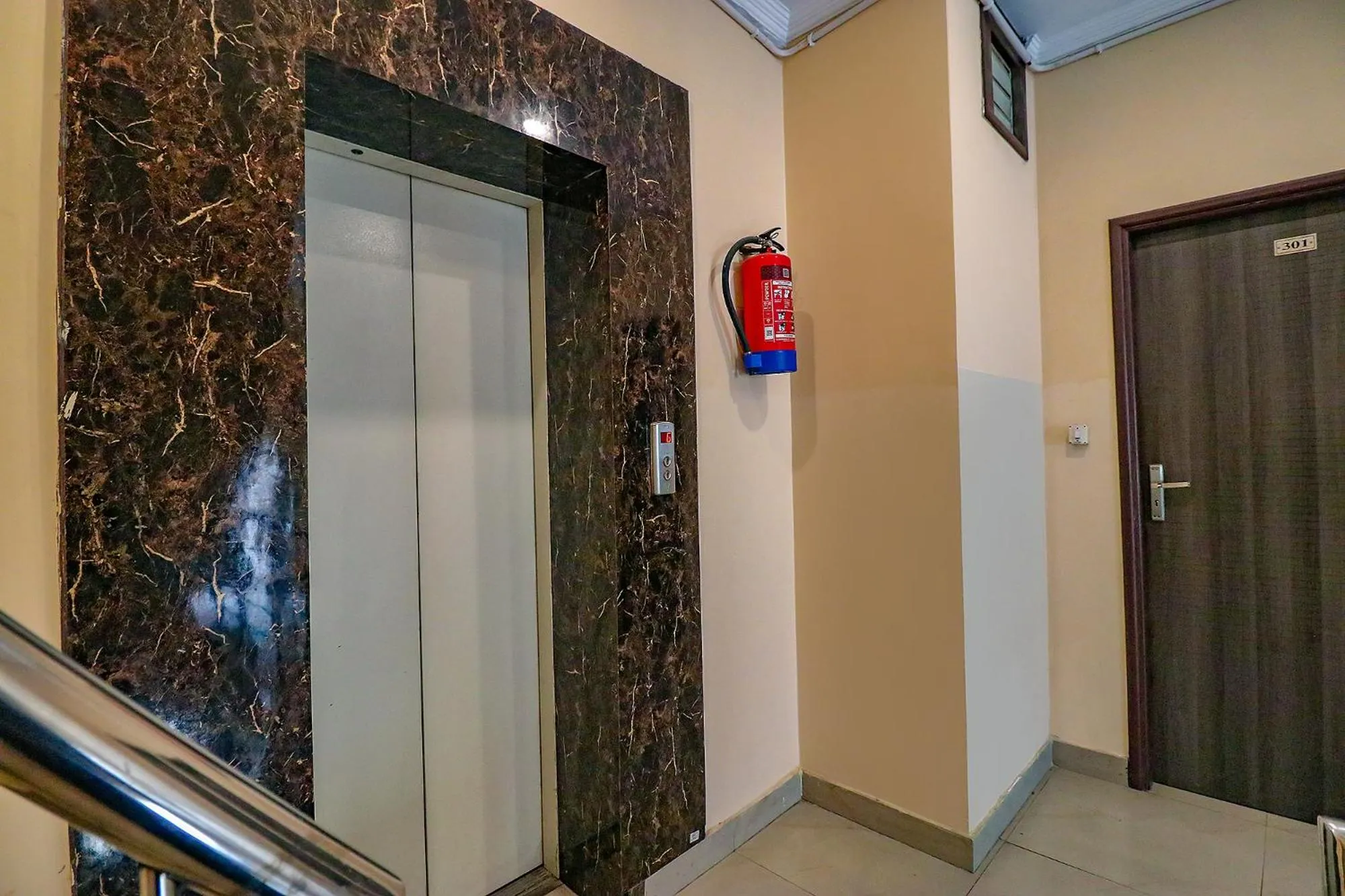 elevator in FabHotel GD Sunrise Inn Amritsar