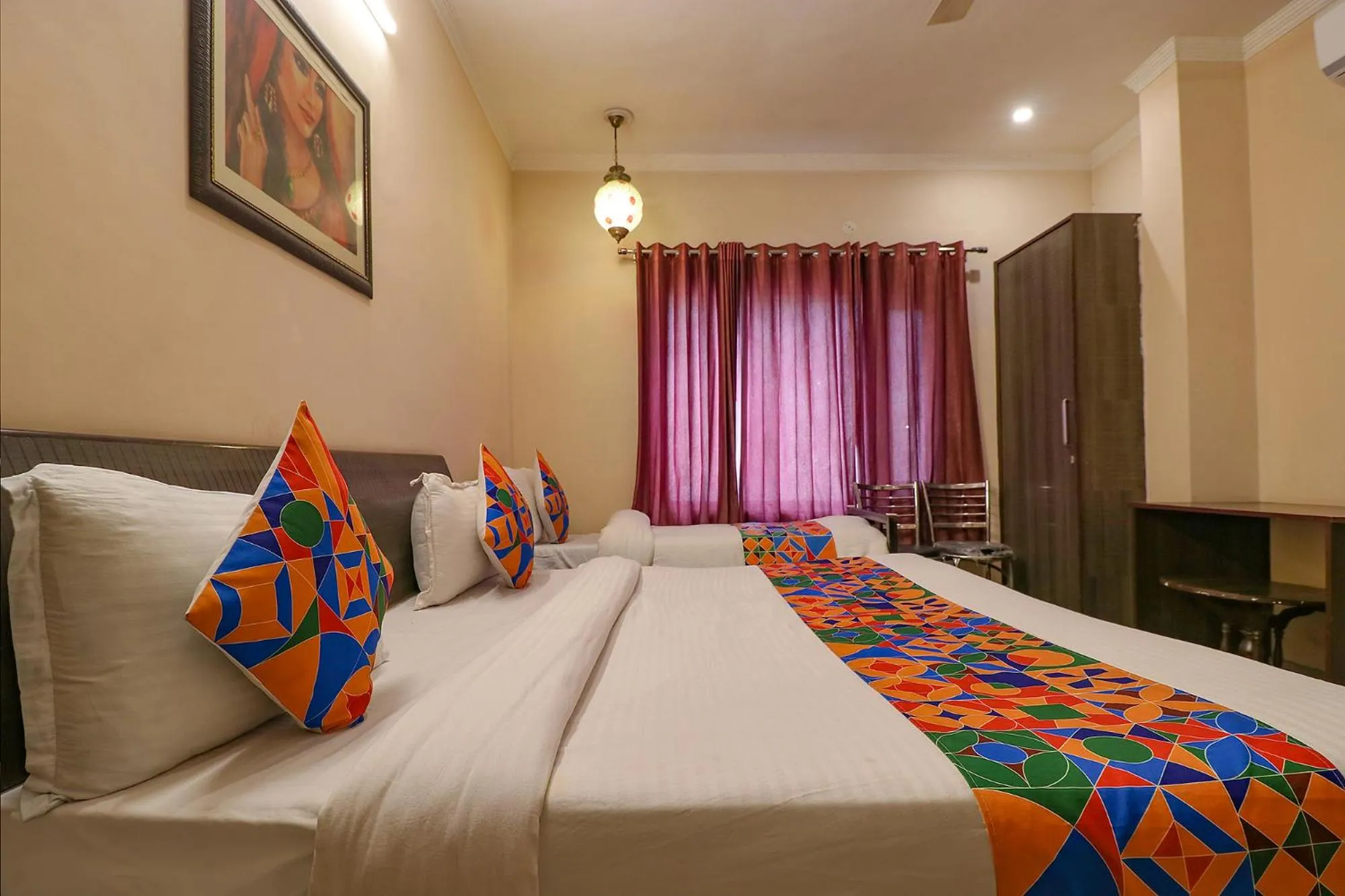 Living room, Bed in FabHotel GD Sunrise Inn Amritsar