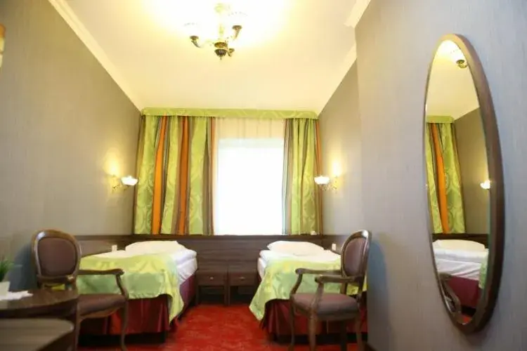 Classic Twin Room in Hotel Złoty Młyn Majków Classic Twin Room in Hotel Złoty Młyn Majków