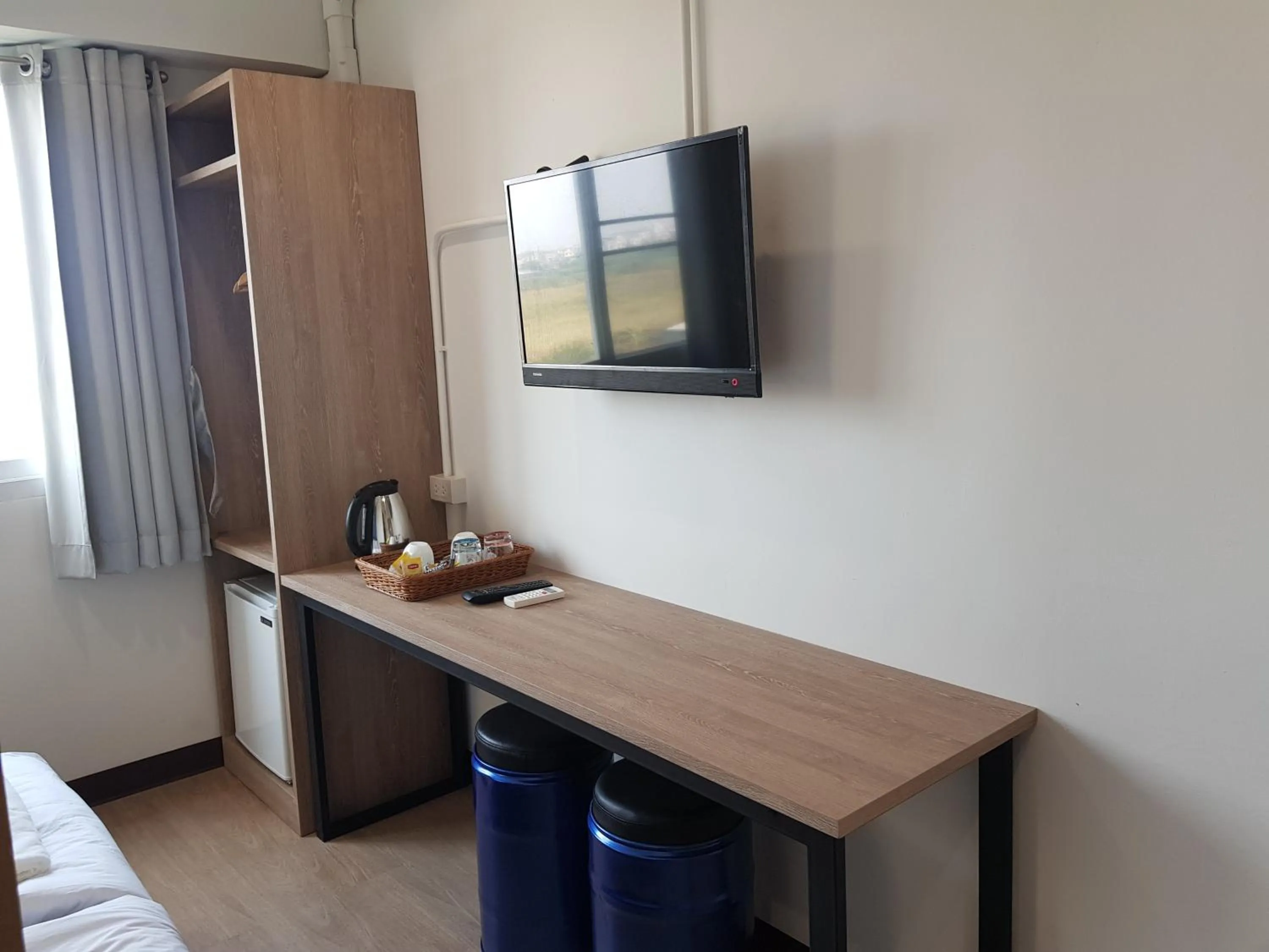 TV and multimedia in SLEEP TO FLY HOTEL & HOSTEL suvarnabhumi airport