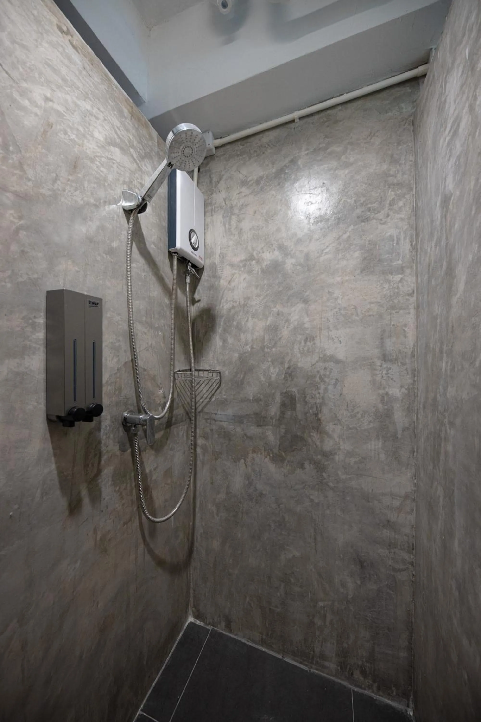 Shower in SLEEP TO FLY HOTEL & HOSTEL suvarnabhumi airport