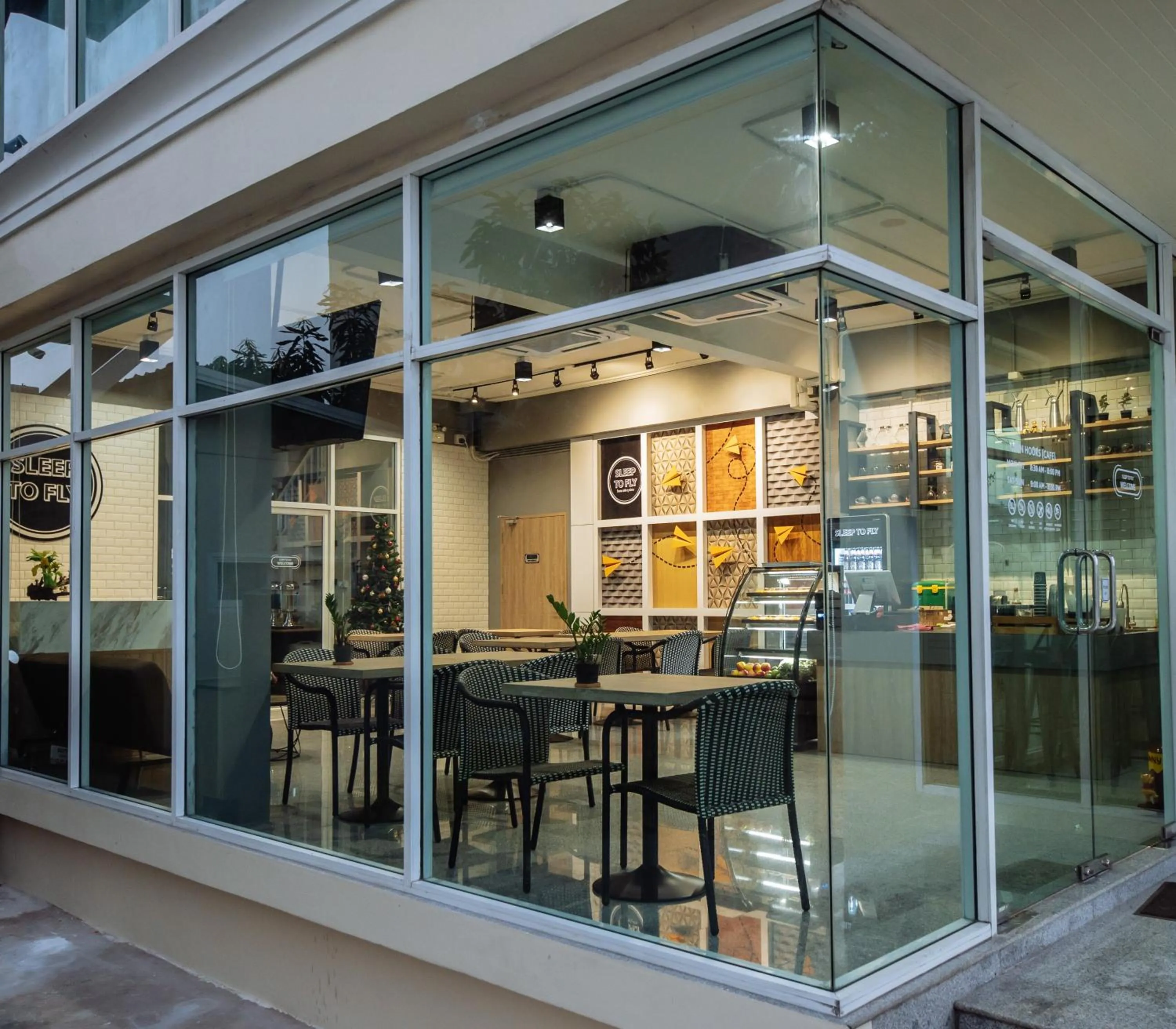 Restaurant/places to eat in SLEEP TO FLY HOTEL & HOSTEL suvarnabhumi airport