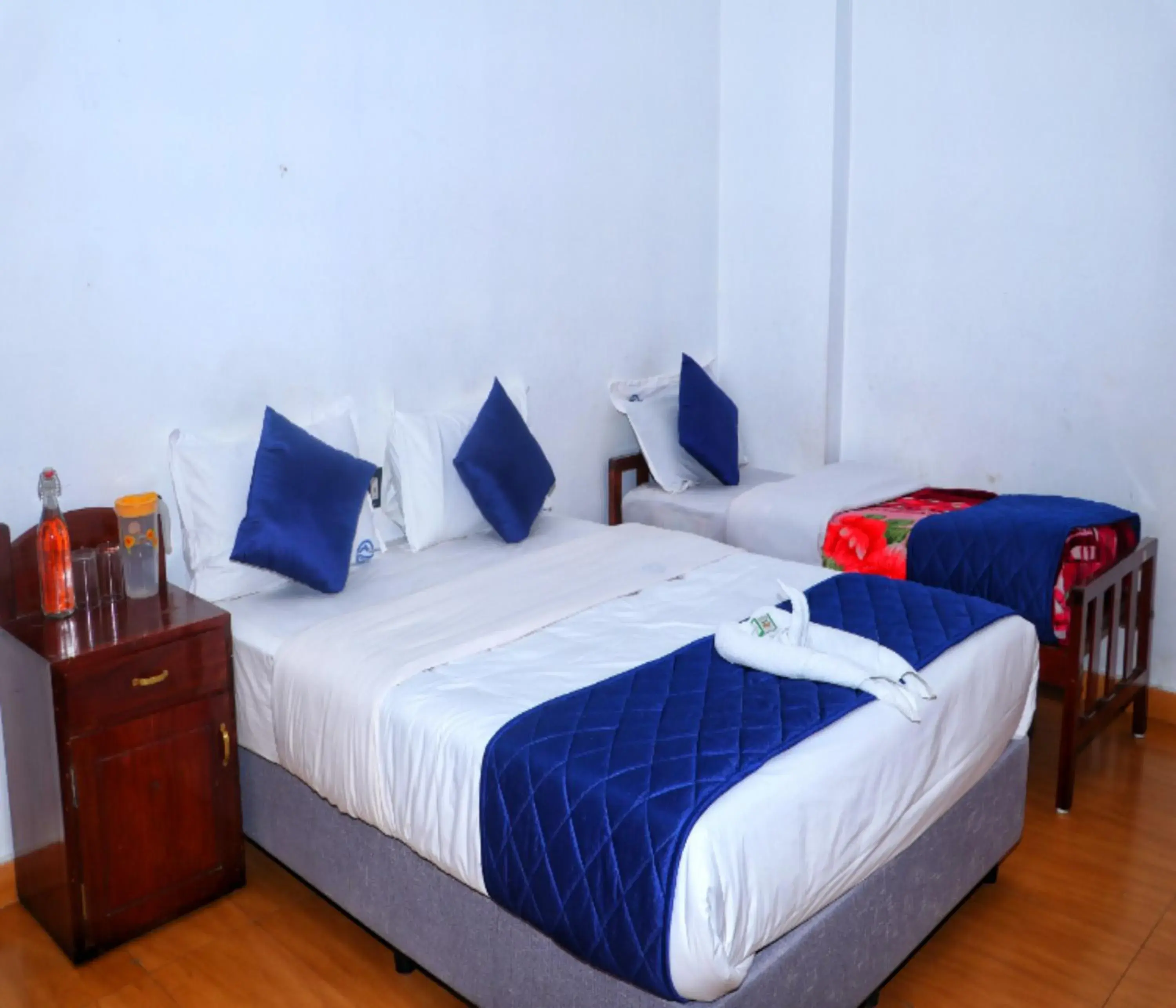 Photo of the whole room, Bed in AC MIST Photo of the whole room, Bed in AC MIST