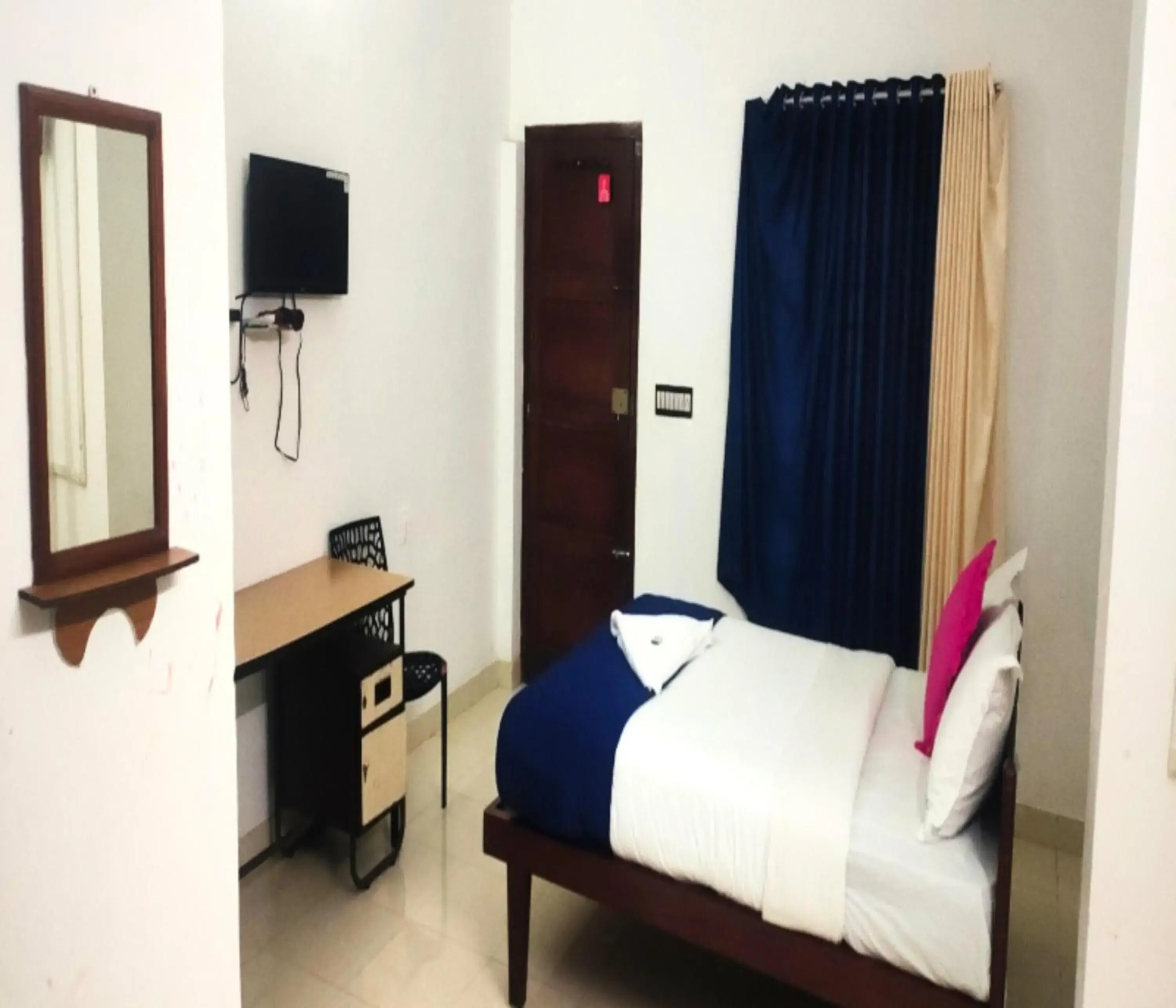 Photo of the whole room, Bed in AC MIST Photo of the whole room, Bed in AC MIST