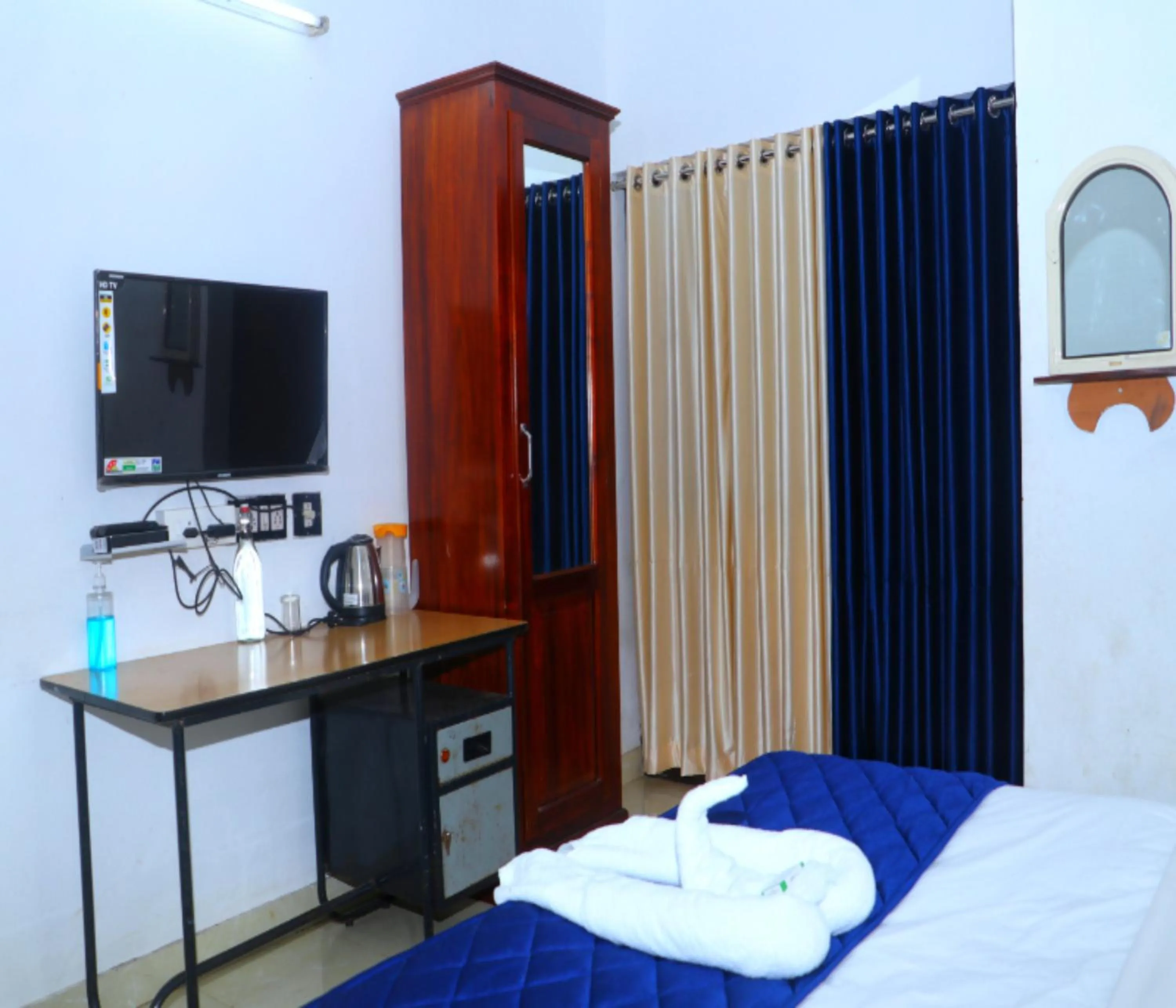 Photo of the whole room, Bed in AC MIST