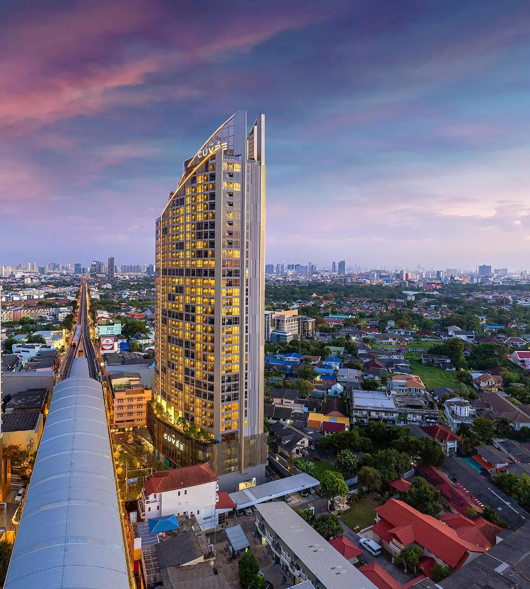 Property building in Oakwood Suites Tiwanon Bangkok Property building in Oakwood Suites Tiwanon Bangkok