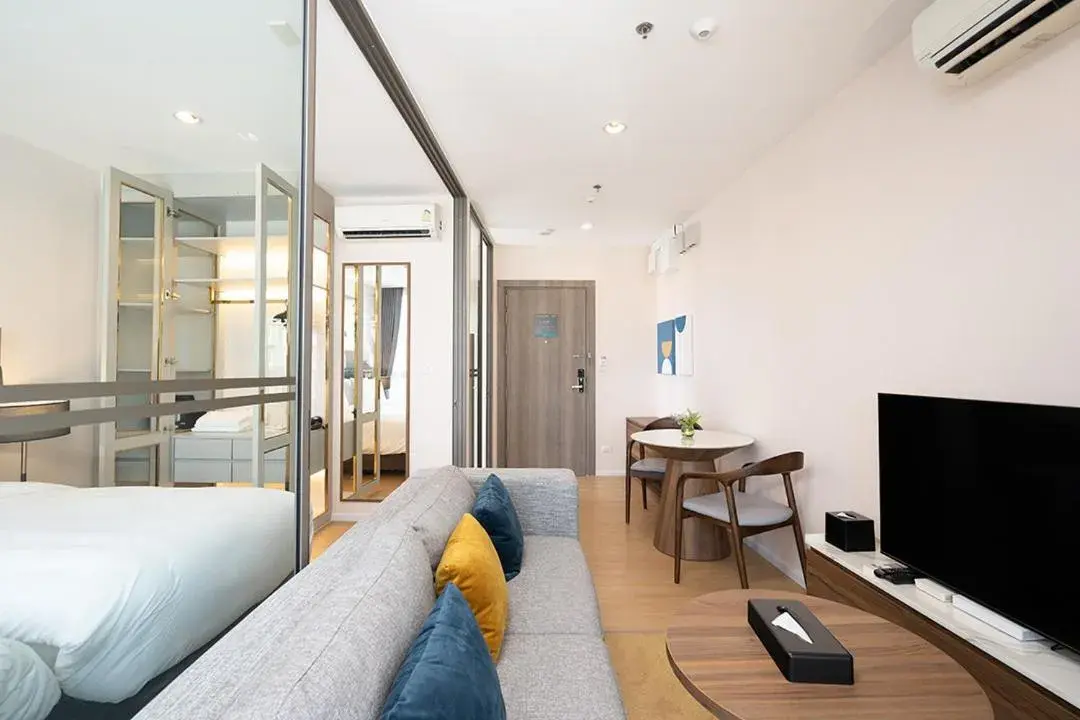 Living room, Bed in Oakwood Suites Tiwanon Bangkok Living room, Bed in Oakwood Suites Tiwanon Bangkok