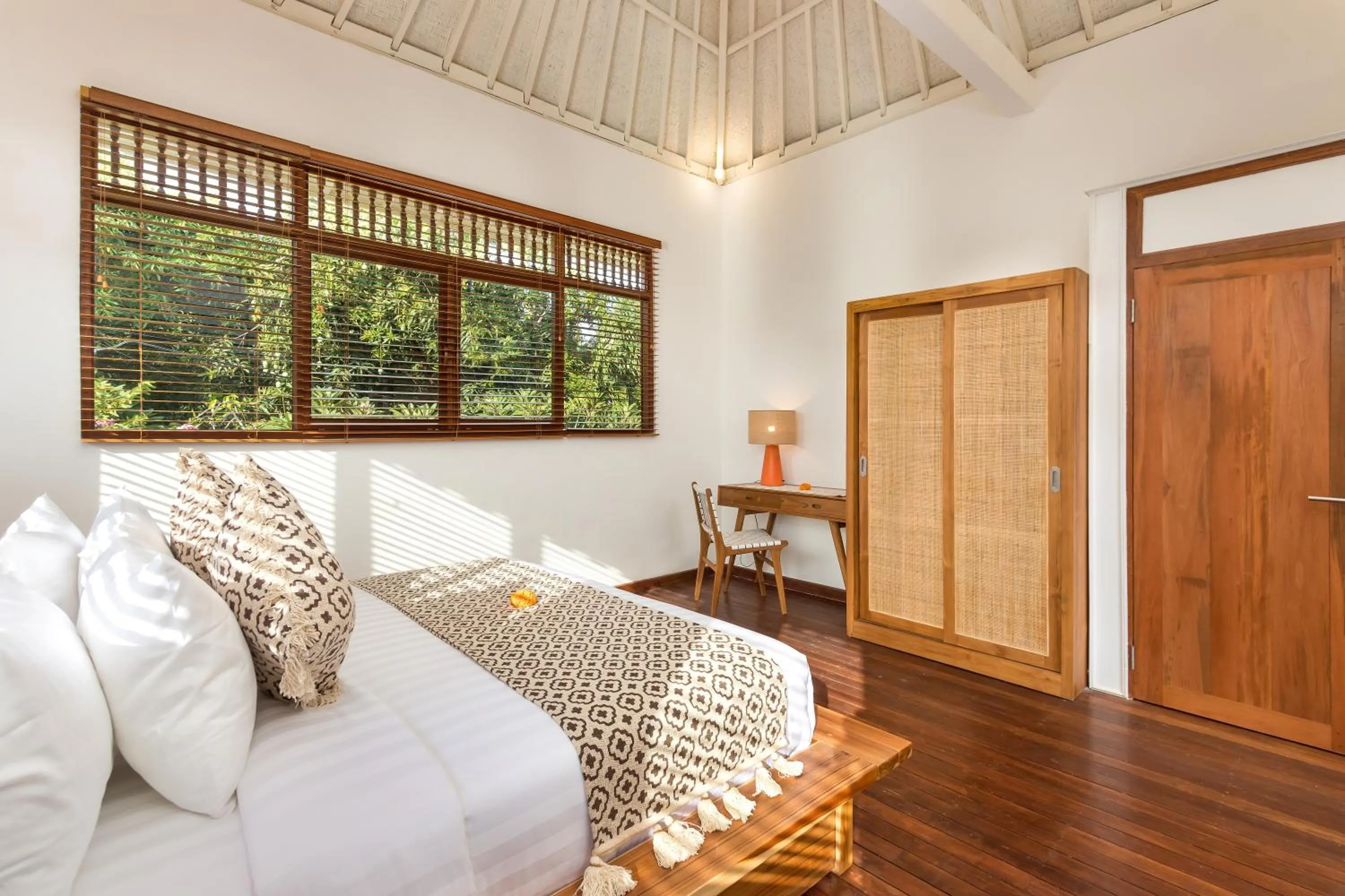 Bed in Villa Lisabella by Villa Finder