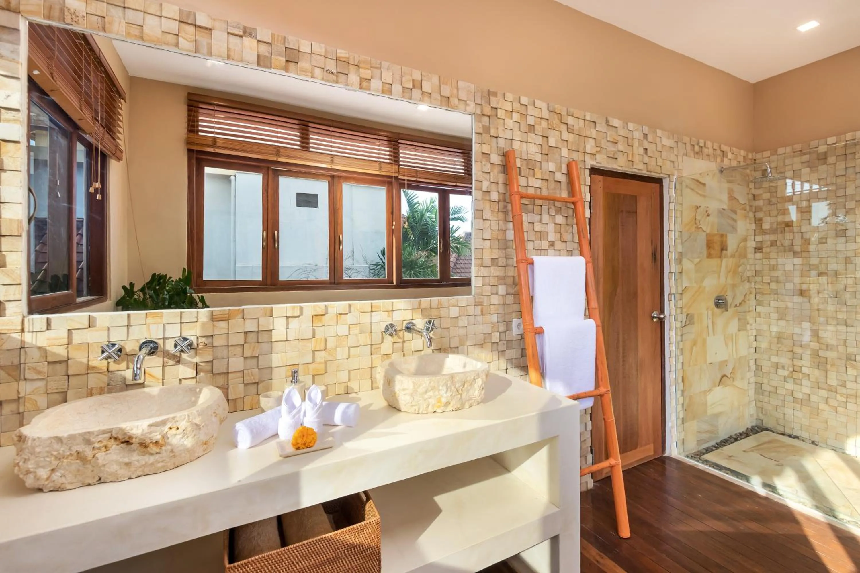 Bathroom in Villa Lisabella by Villa Finder