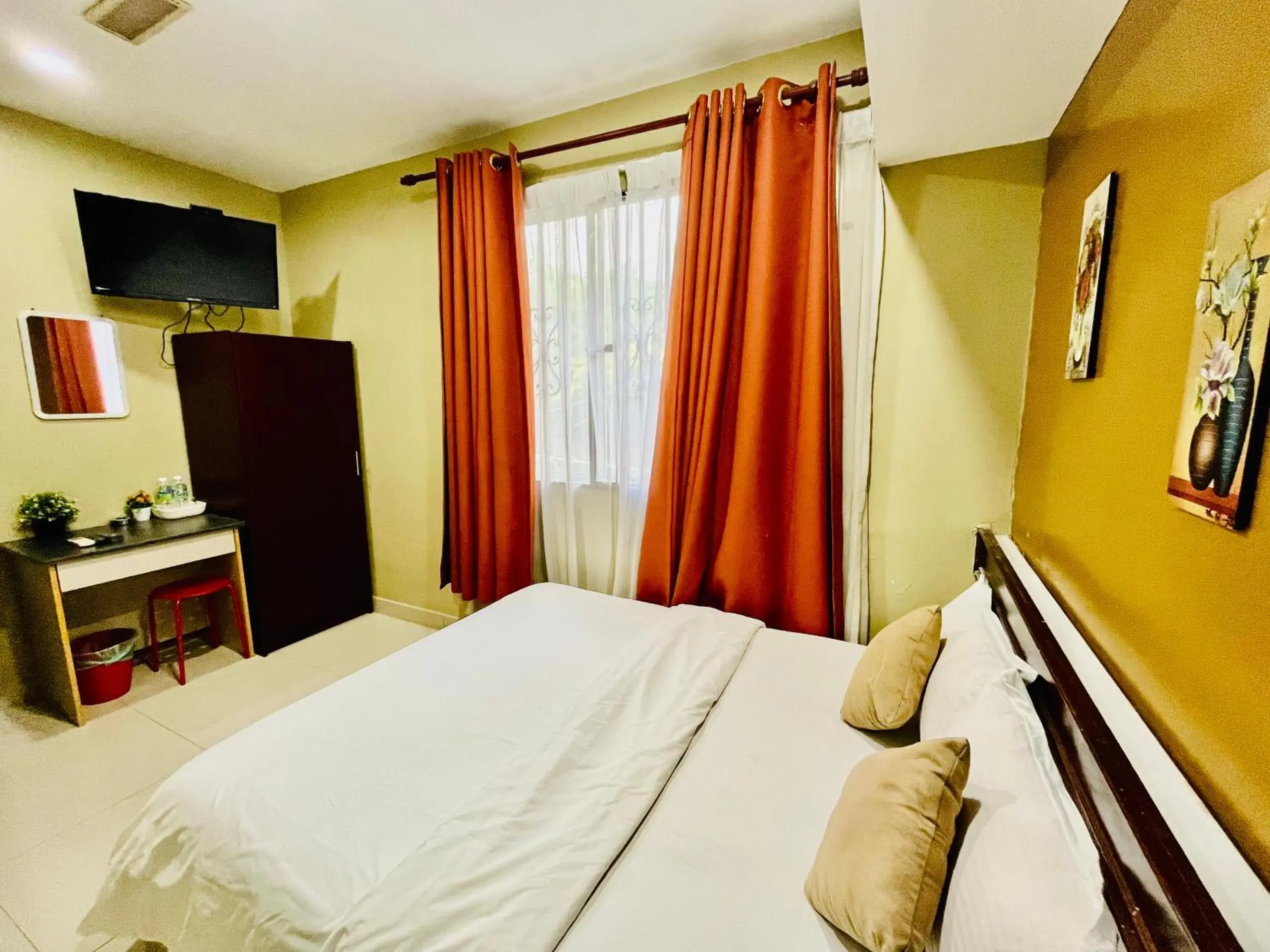 Bedroom, TV/Entertainment Center in Citytop Hotel