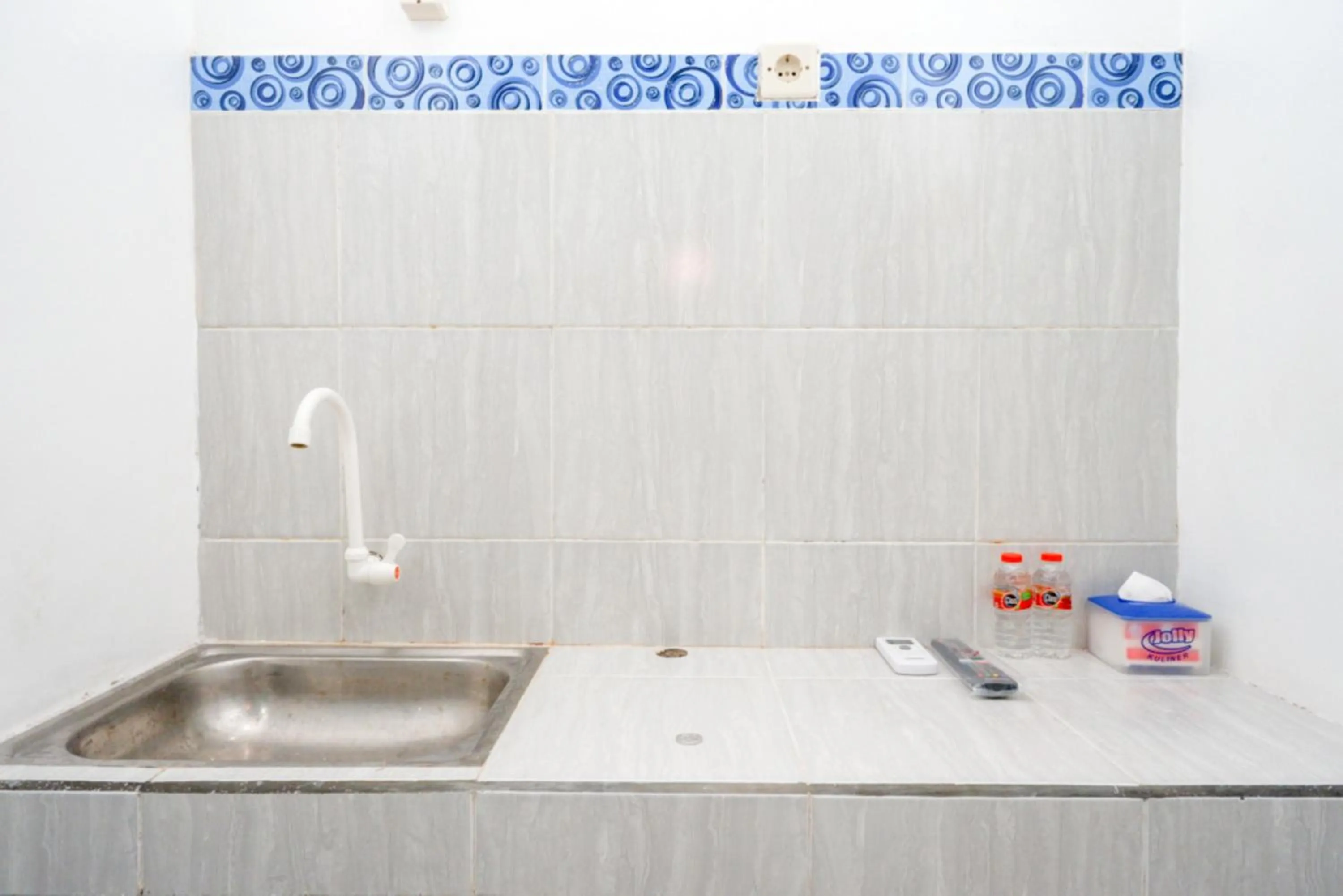 Bathroom in RedDoorz near Universitas Semarang 2