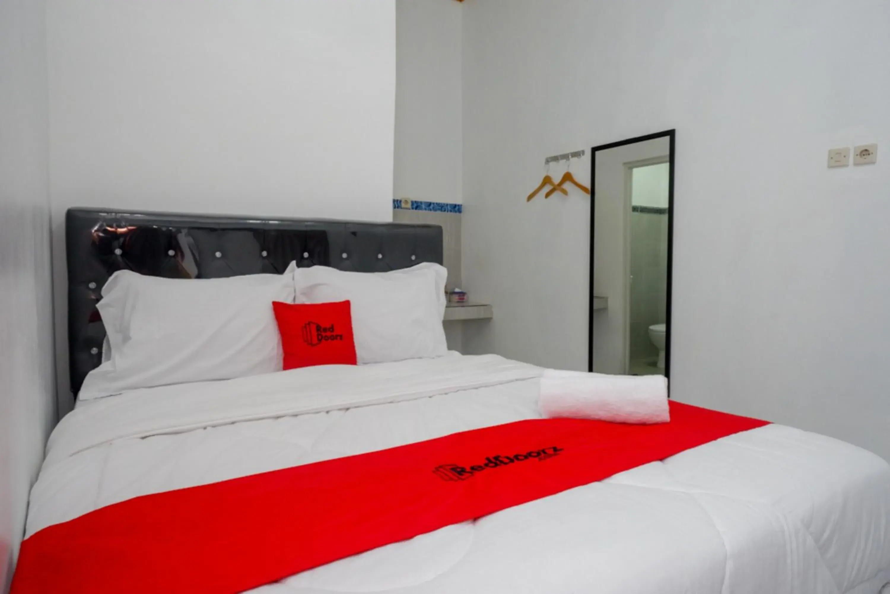 Bedroom, Bed in RedDoorz near Universitas Semarang 2 Bedroom, Bed in RedDoorz near Universitas Semarang 2