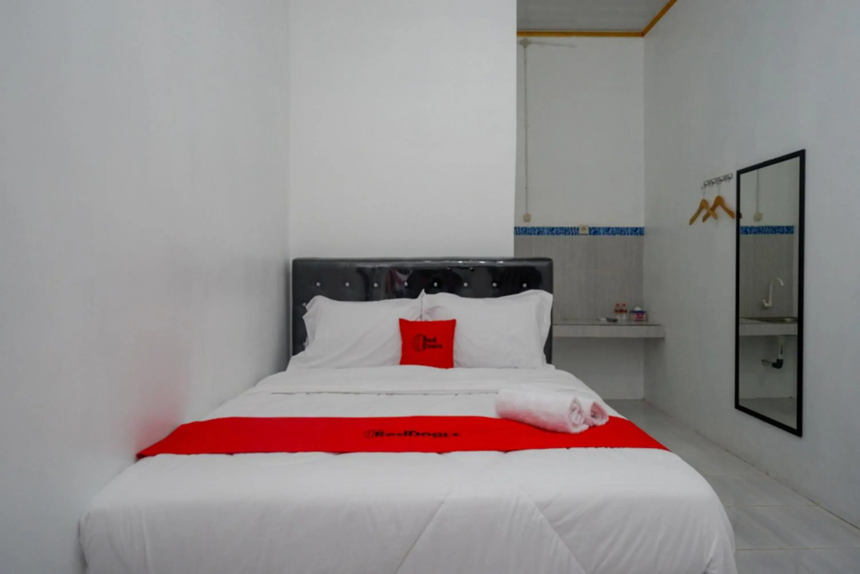 Bedroom, Bed in RedDoorz near Universitas Semarang 2 Bedroom, Bed in RedDoorz near Universitas Semarang 2