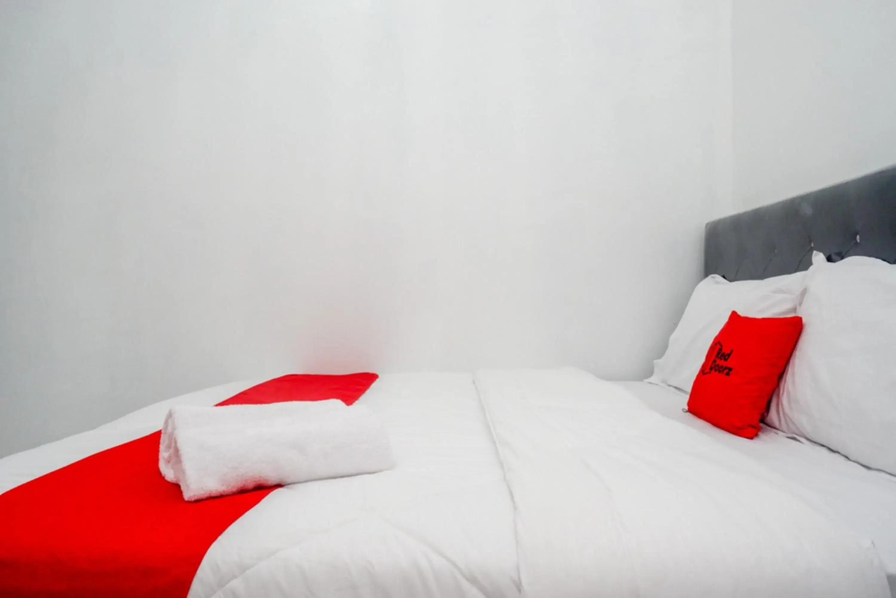 Bedroom, Bed in RedDoorz near Universitas Semarang 2 Bedroom, Bed in RedDoorz near Universitas Semarang 2