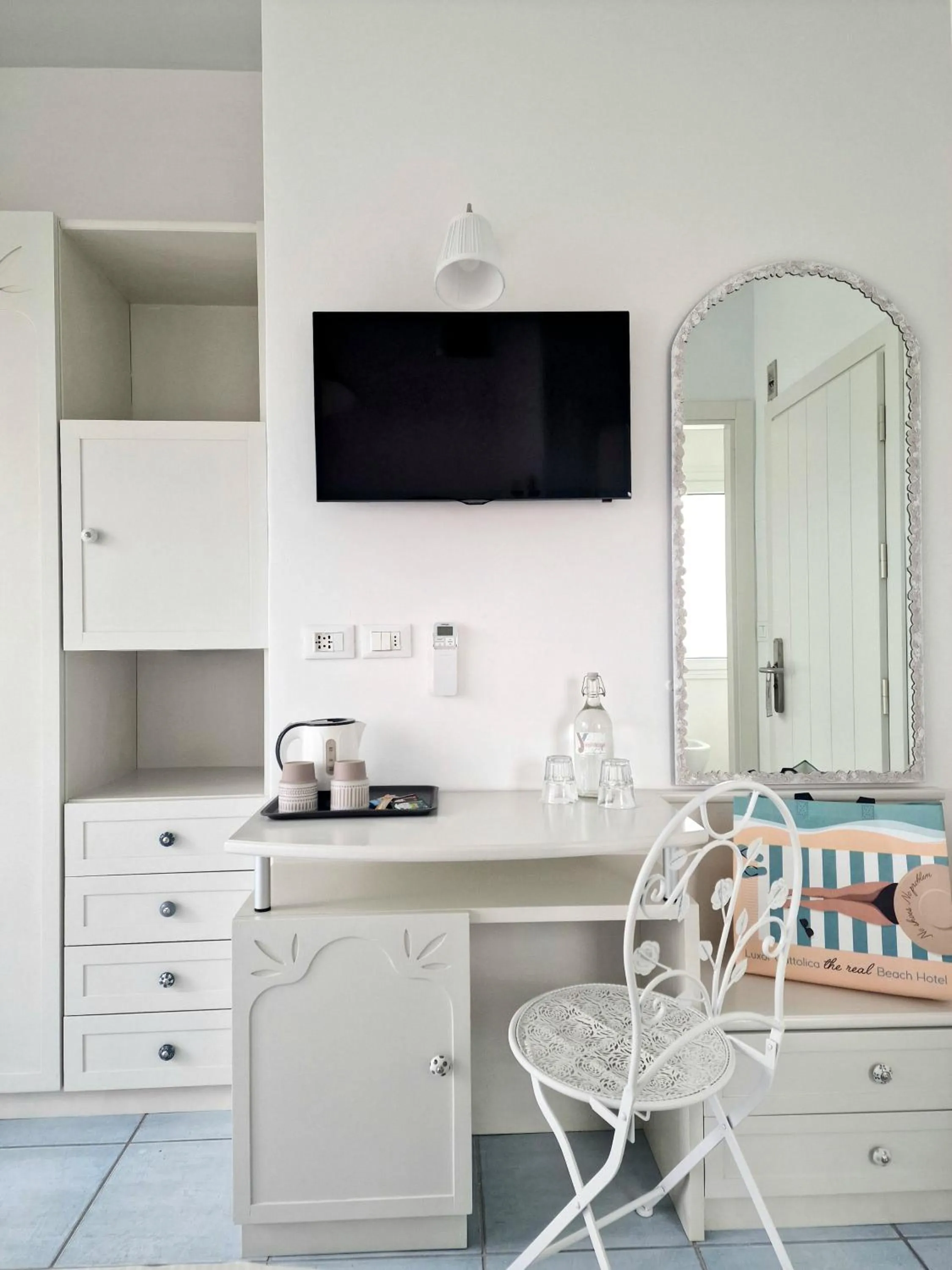 TV and multimedia in Luxor Beach Boutique Hotel Cattolica