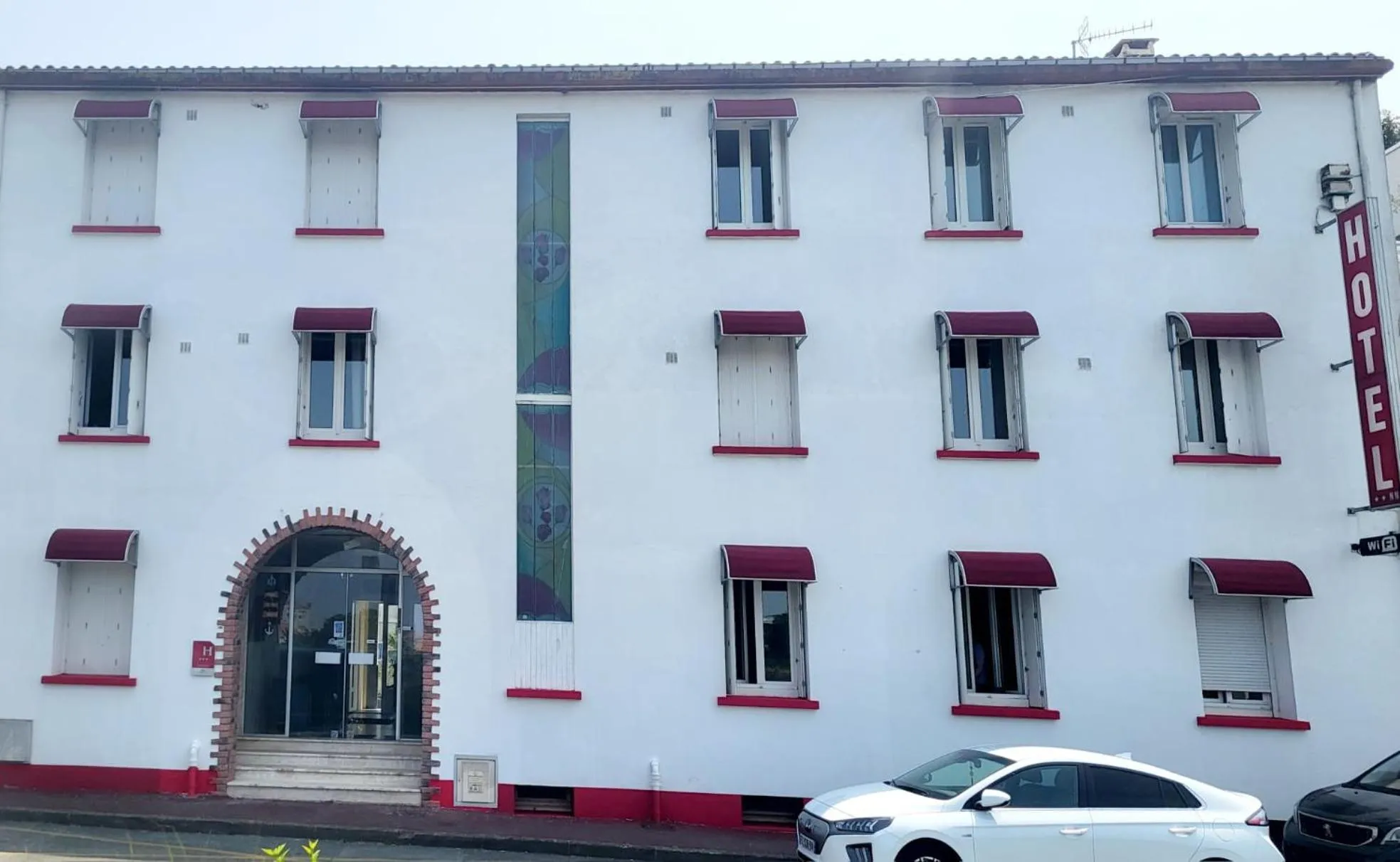 Property building in Hotel Les Rosiers