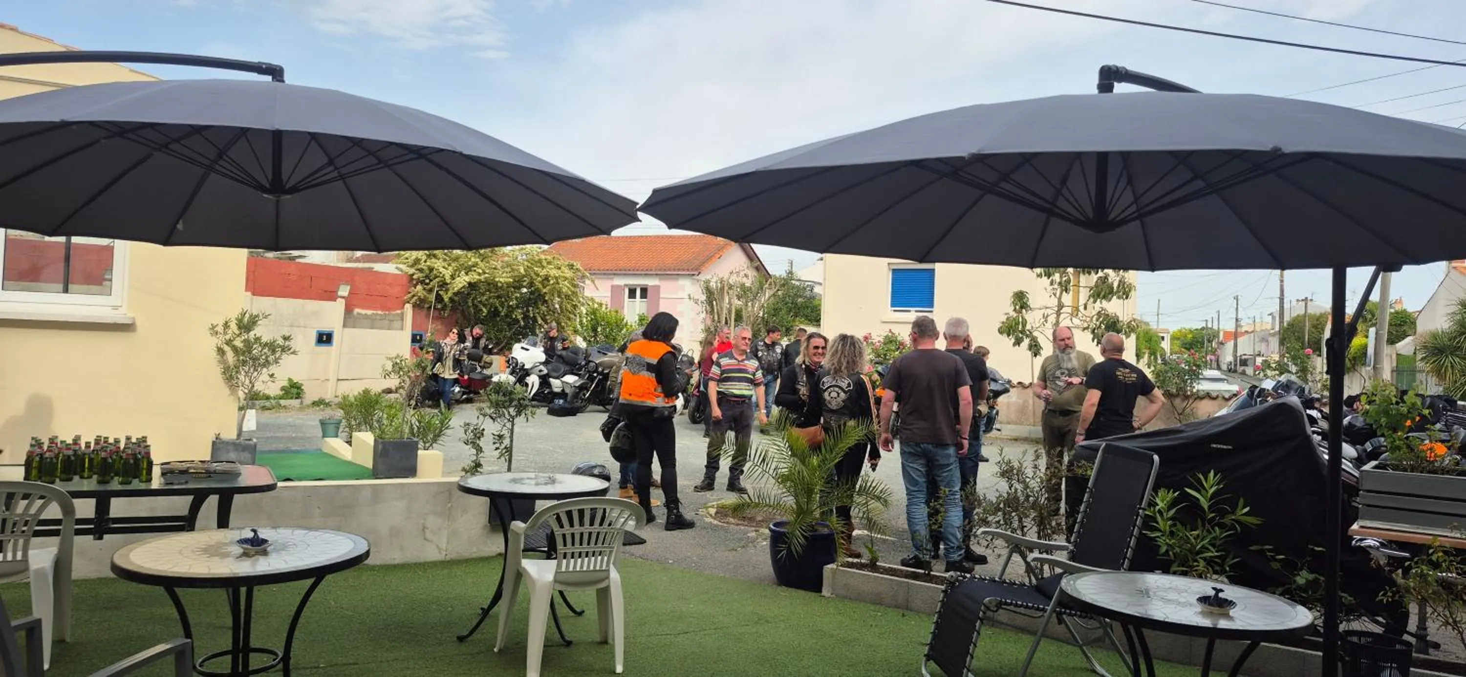 Patio in Hotel Les Rosiers