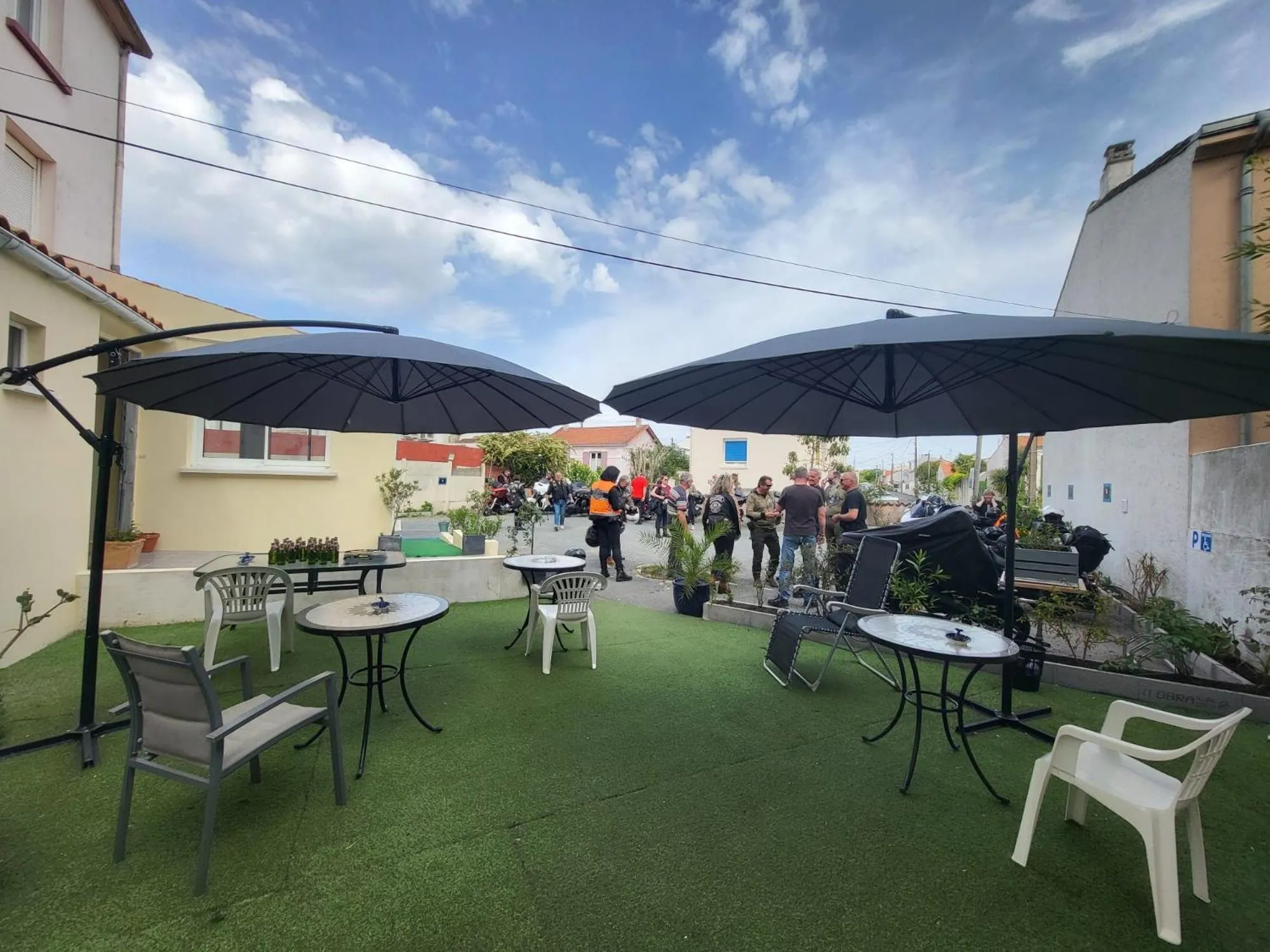 Patio in Hotel Les Rosiers