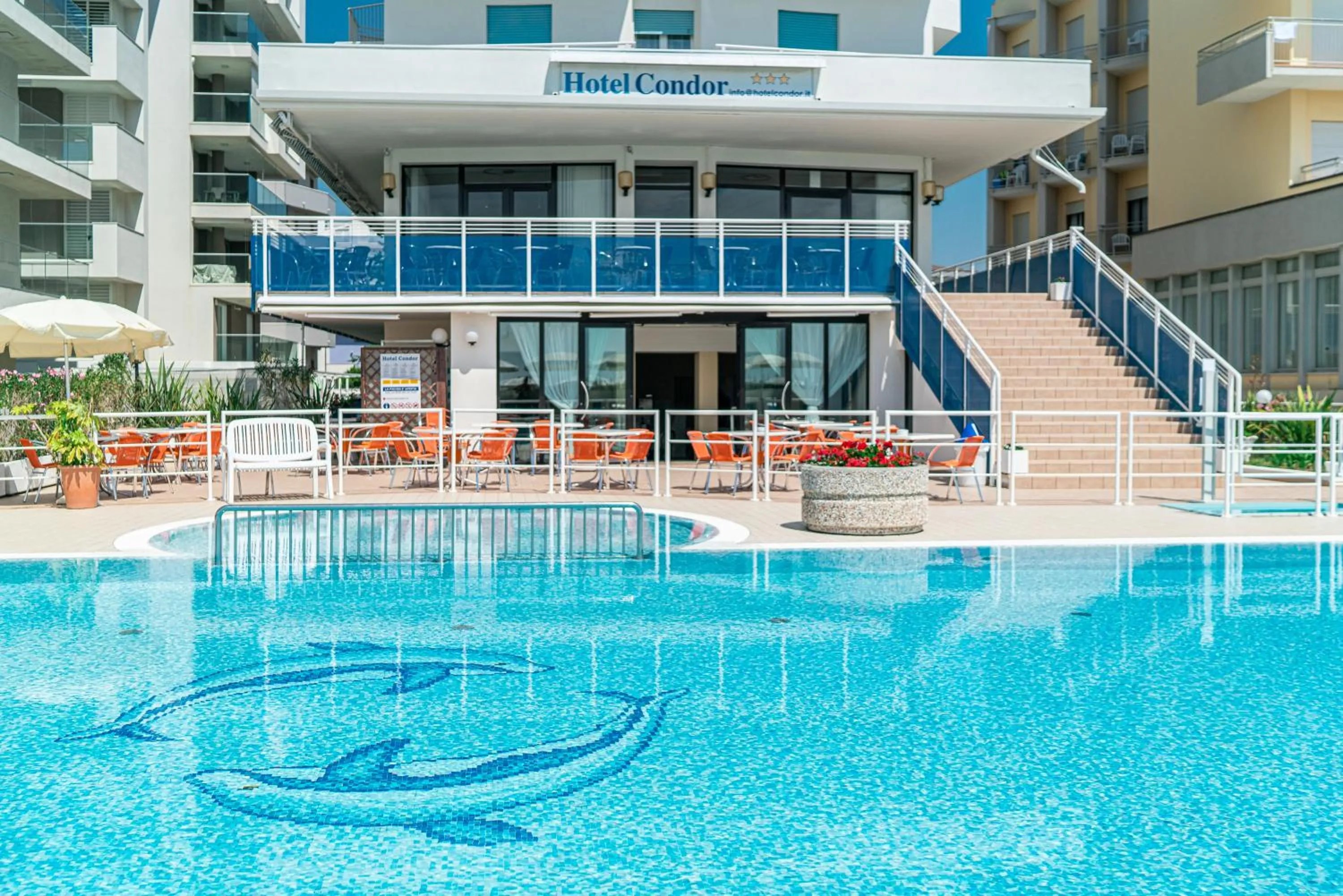 Swimming pool in Hotel Condor