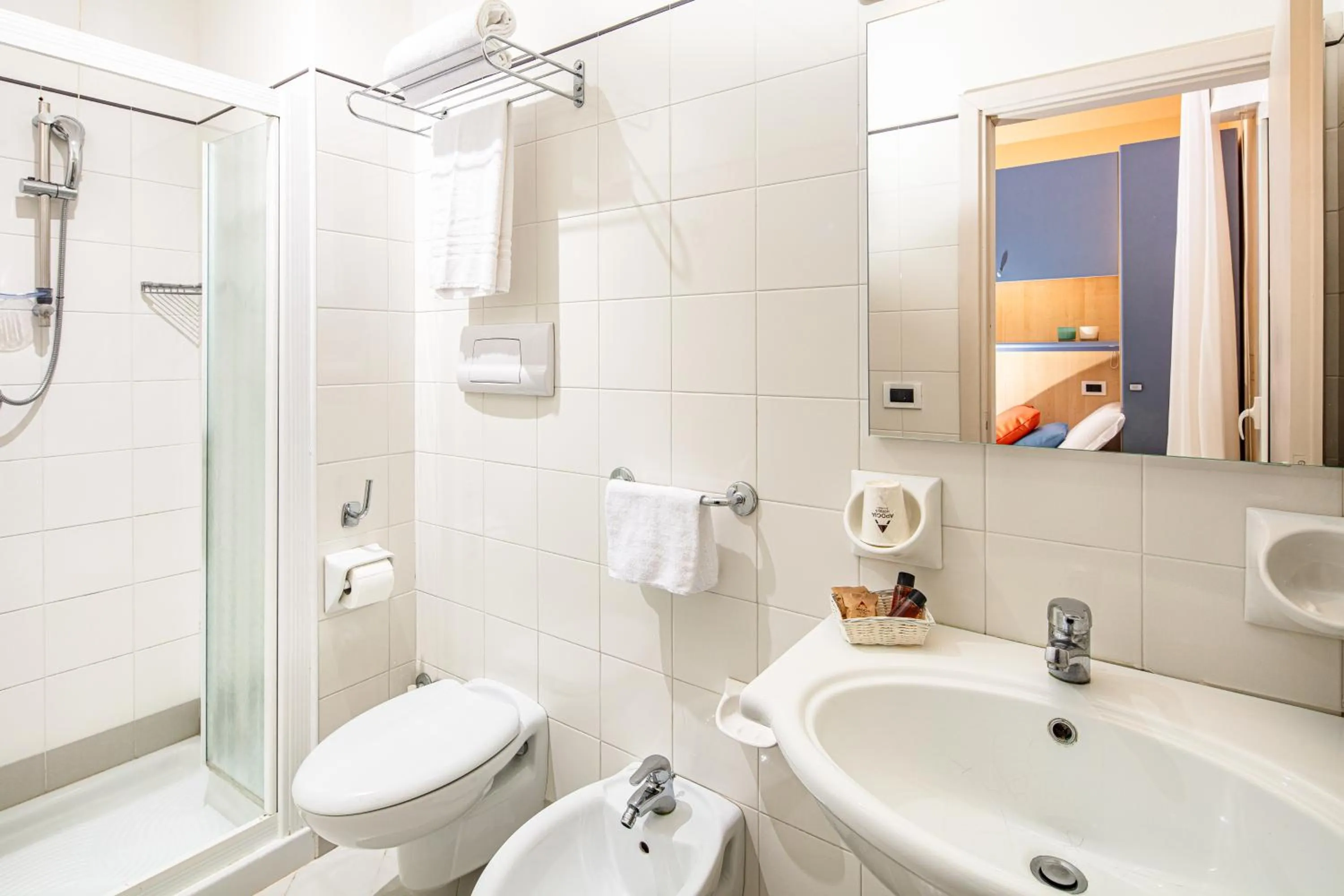 Restaurant/places to eat in Hotel Condor