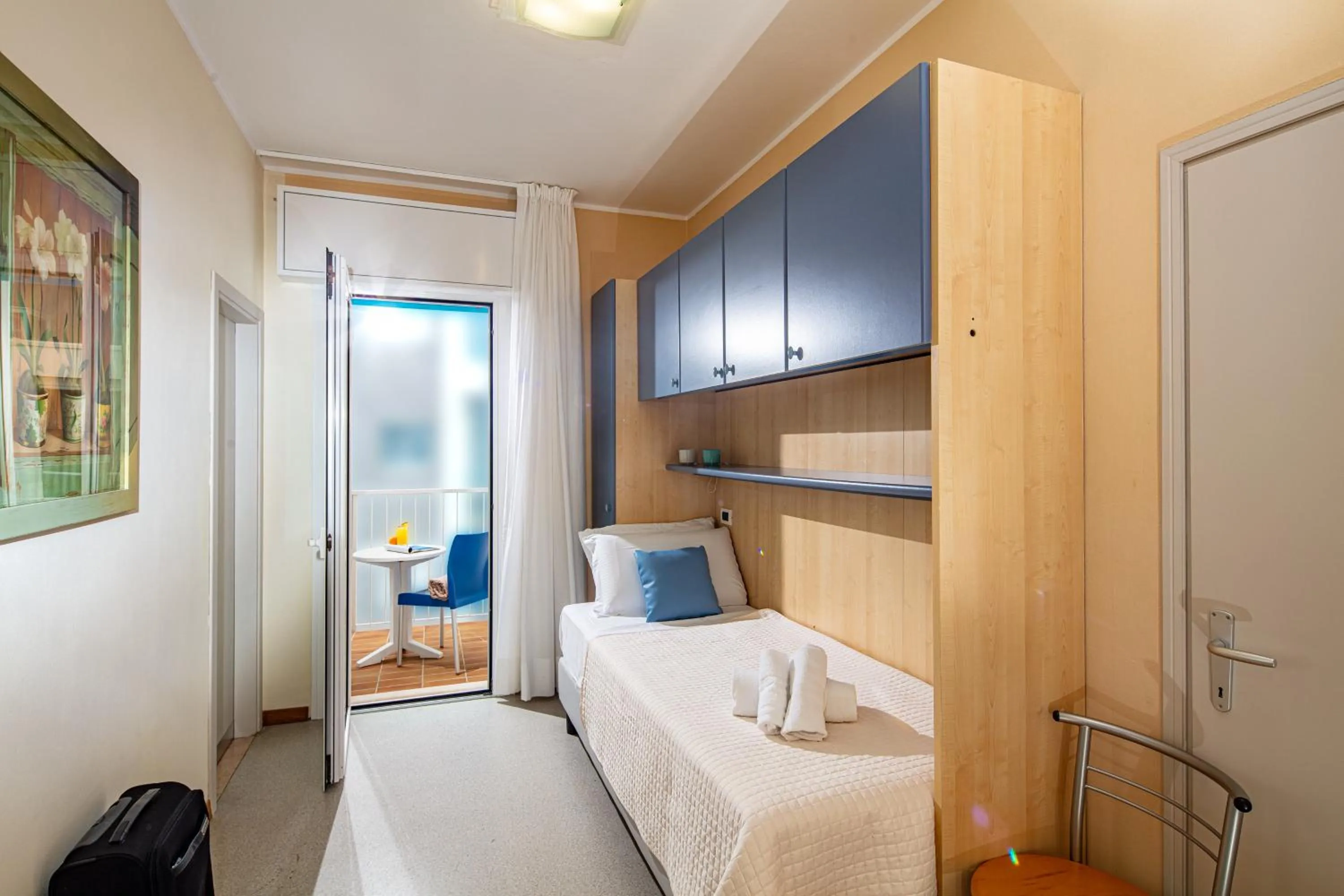 Restaurant/places to eat in Hotel Condor