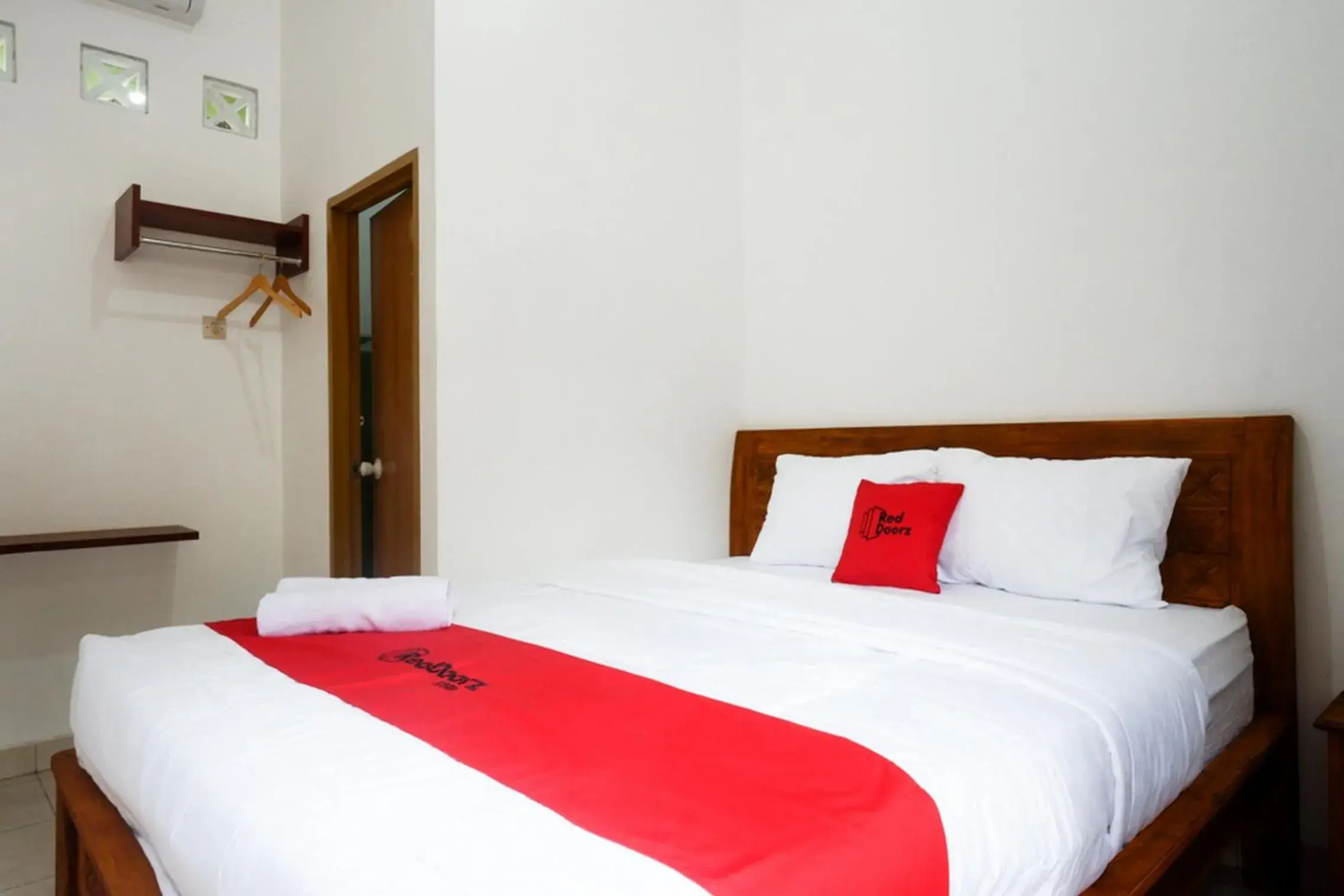 Bedroom, Bed in RedDoorz Syariah near Exit Tol Krapyak Semarang Bedroom, Bed in RedDoorz Syariah near Exit Tol Krapyak Semarang