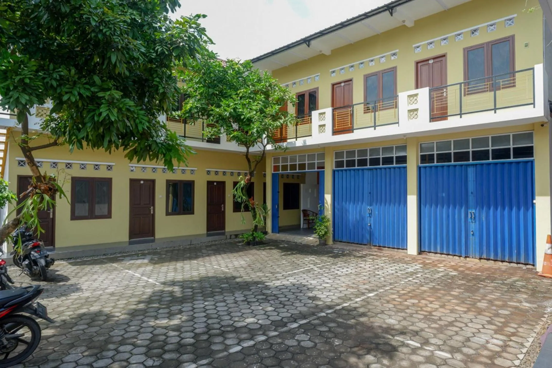 Property building in RedDoorz Syariah near Exit Tol Krapyak Semarang