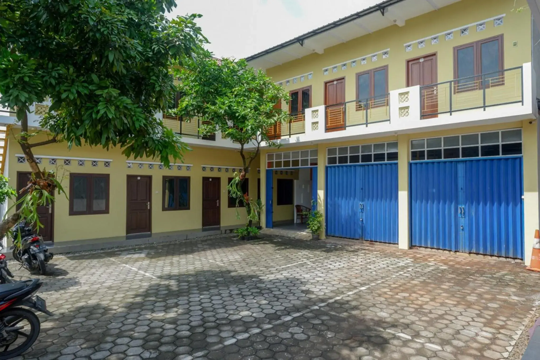 Property building in RedDoorz Syariah near Exit Tol Krapyak Semarang Property building in RedDoorz Syariah near Exit Tol Krapyak Semarang