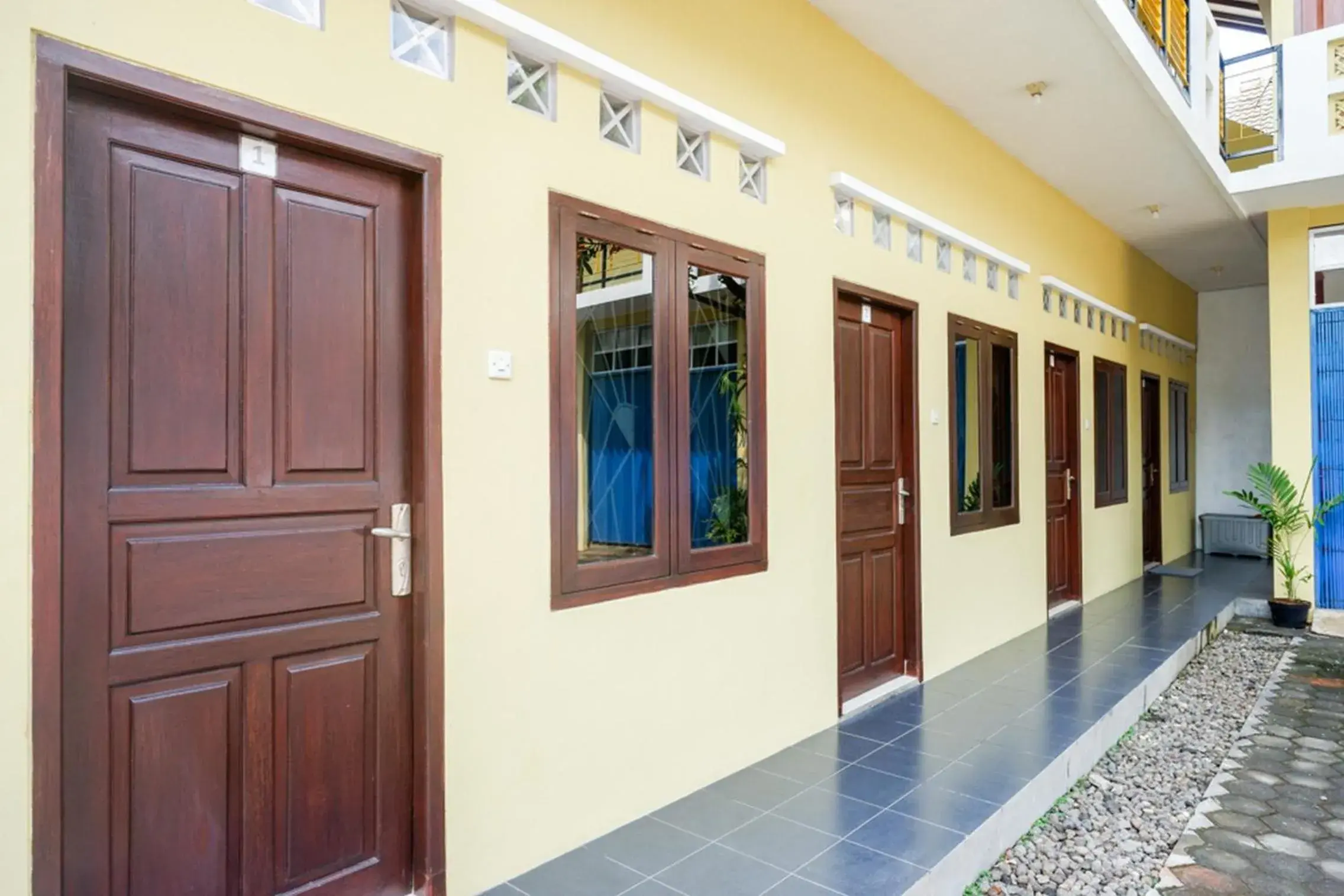 Property building in RedDoorz Syariah near Exit Tol Krapyak Semarang Property building in RedDoorz Syariah near Exit Tol Krapyak Semarang