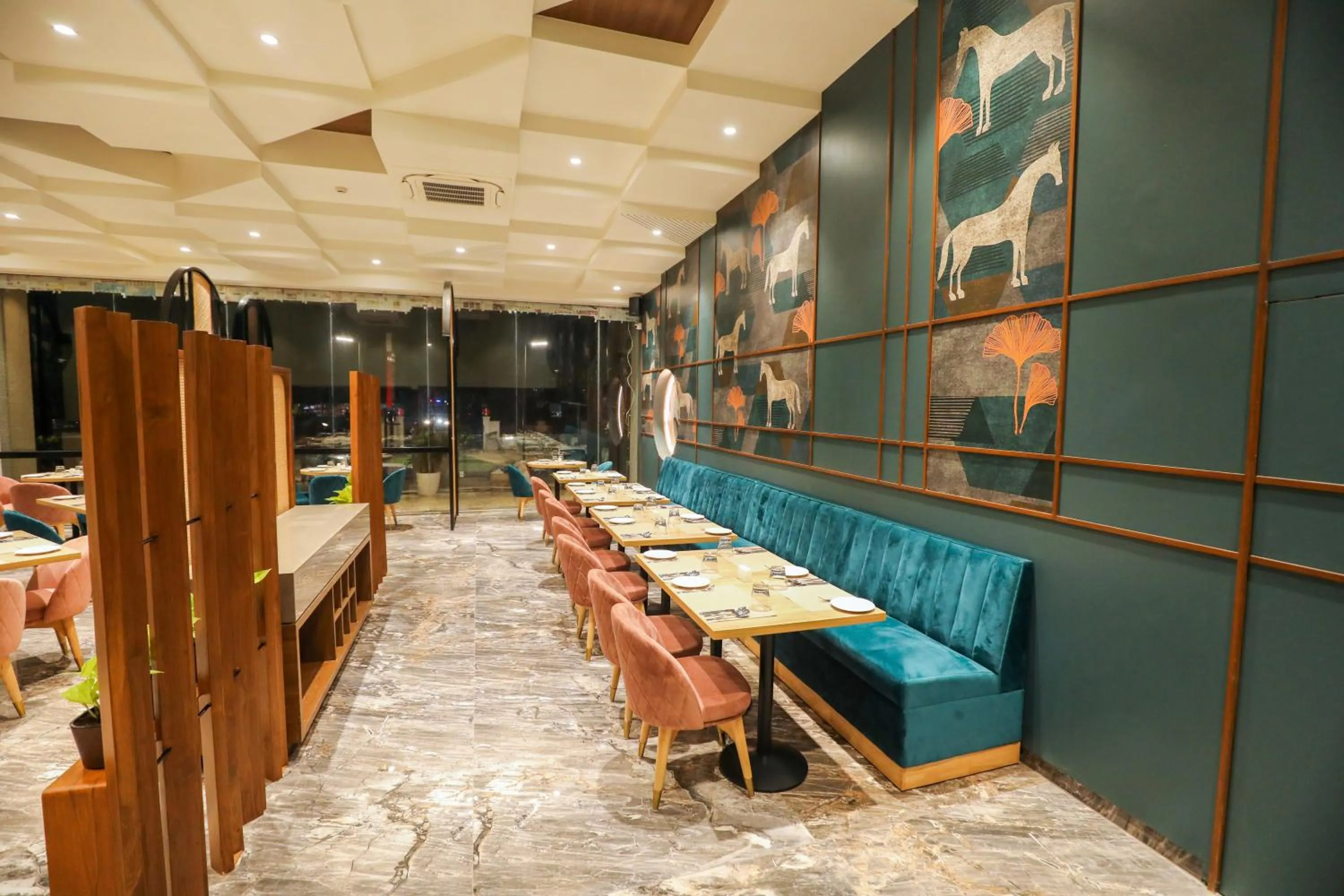 Restaurant/places to eat in Spree Hotel Aurangabad