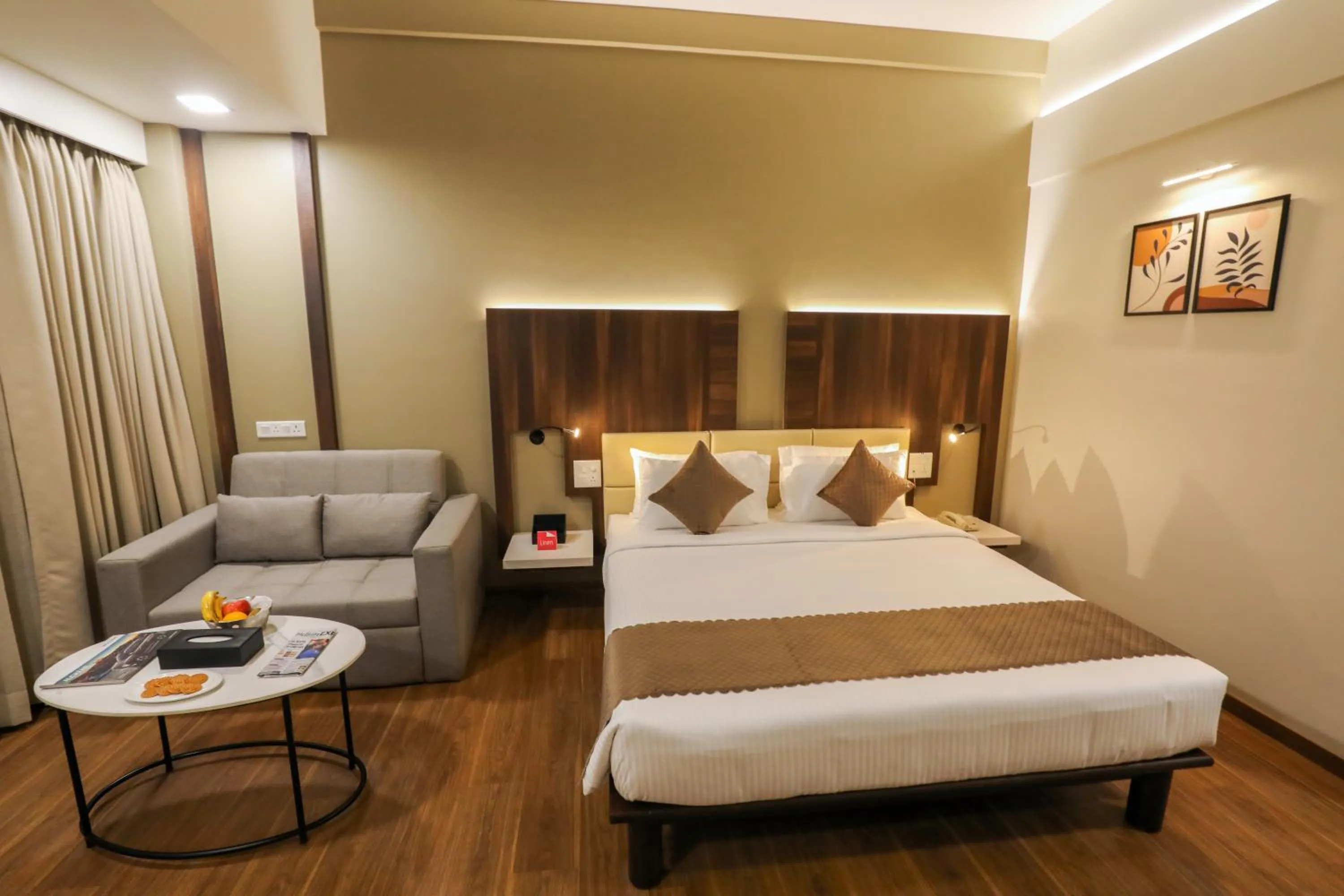 Bedroom, Bed in Spree Hotel Aurangabad