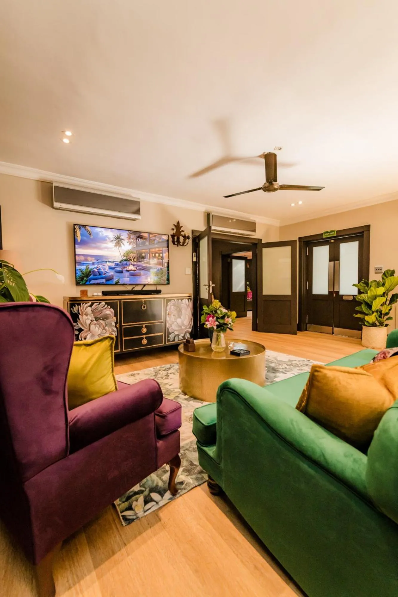 Lounge or bar in SW1 Lodge