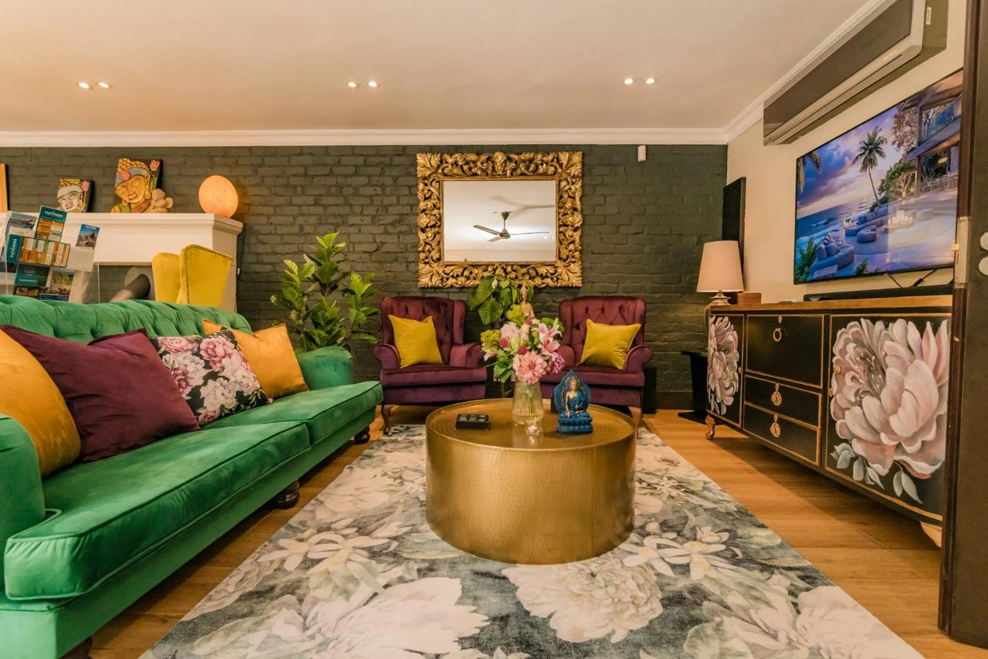 Lounge or bar in SW1 Lodge