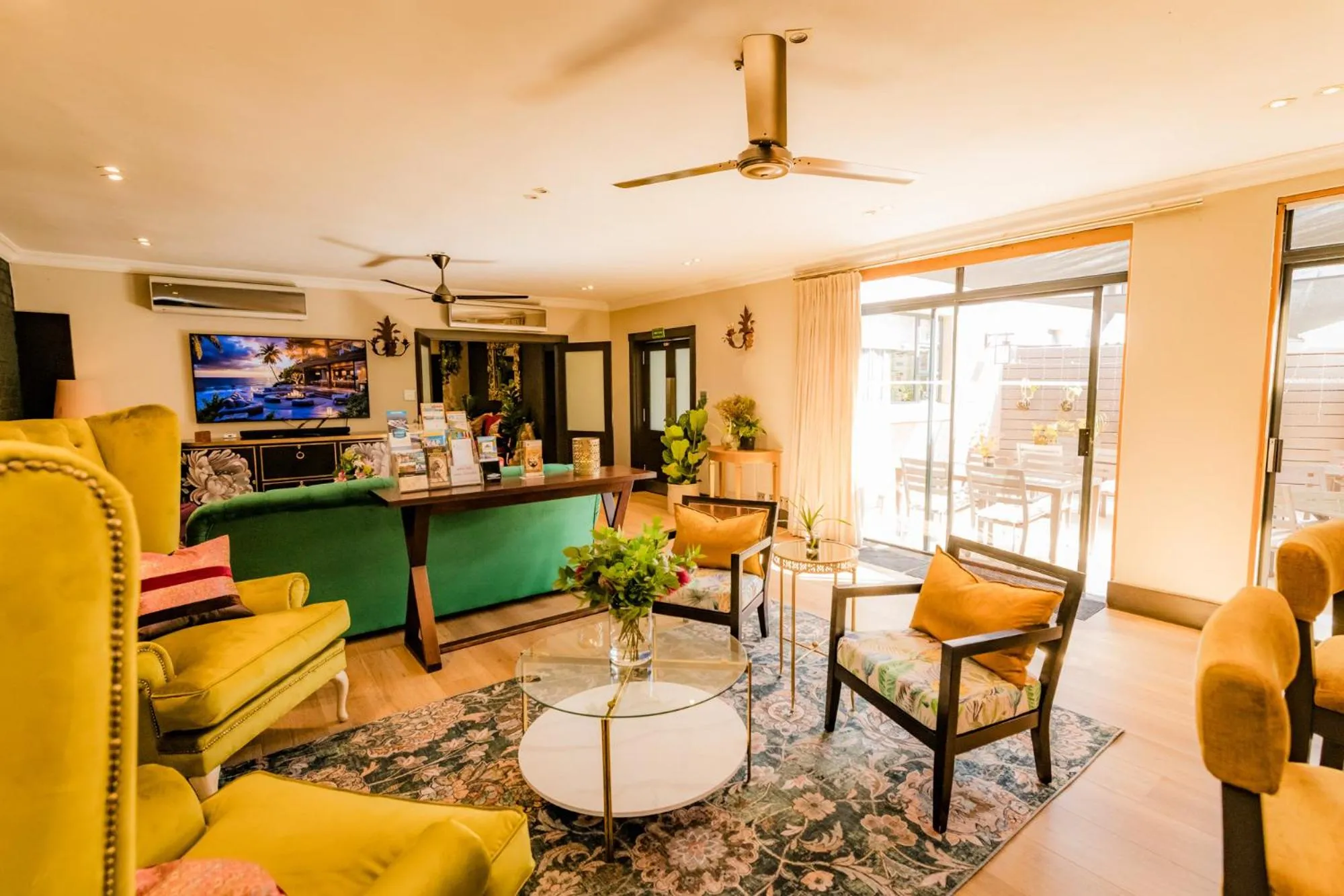 Lounge or bar in SW1 Lodge