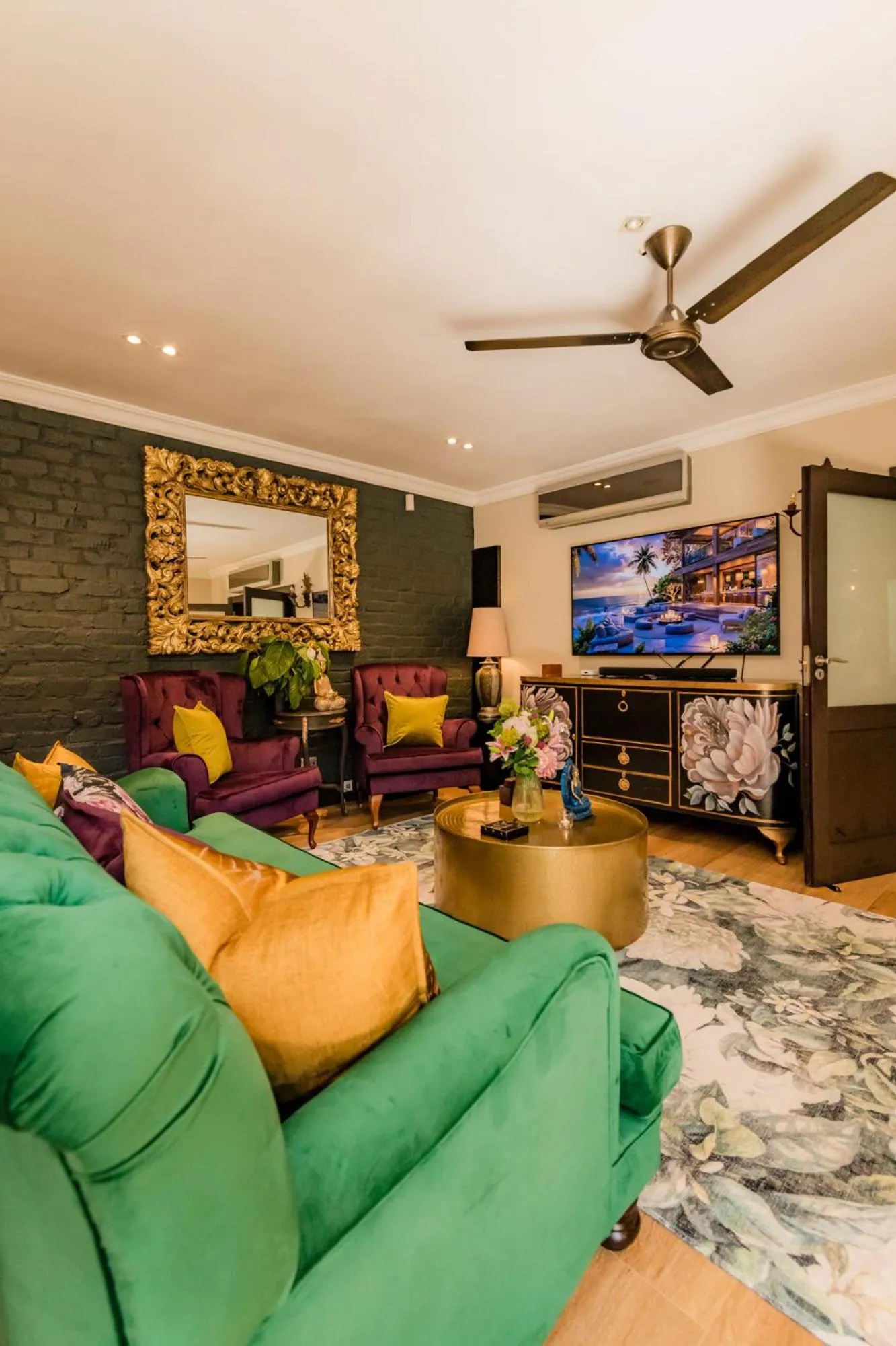 Lounge or bar in SW1 Lodge