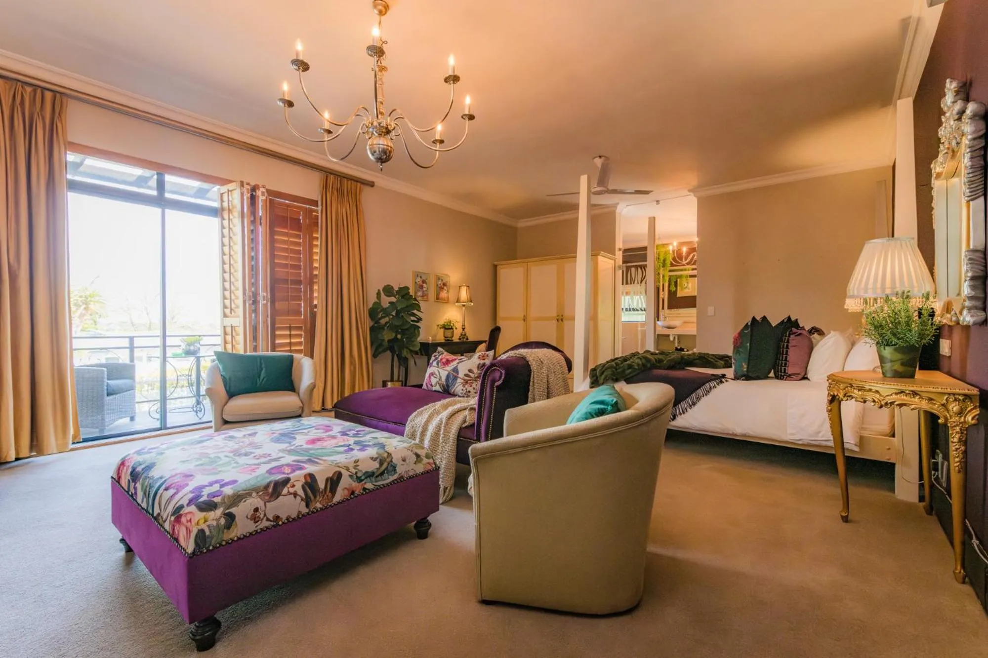 Seating area, Bed in SW1 Lodge