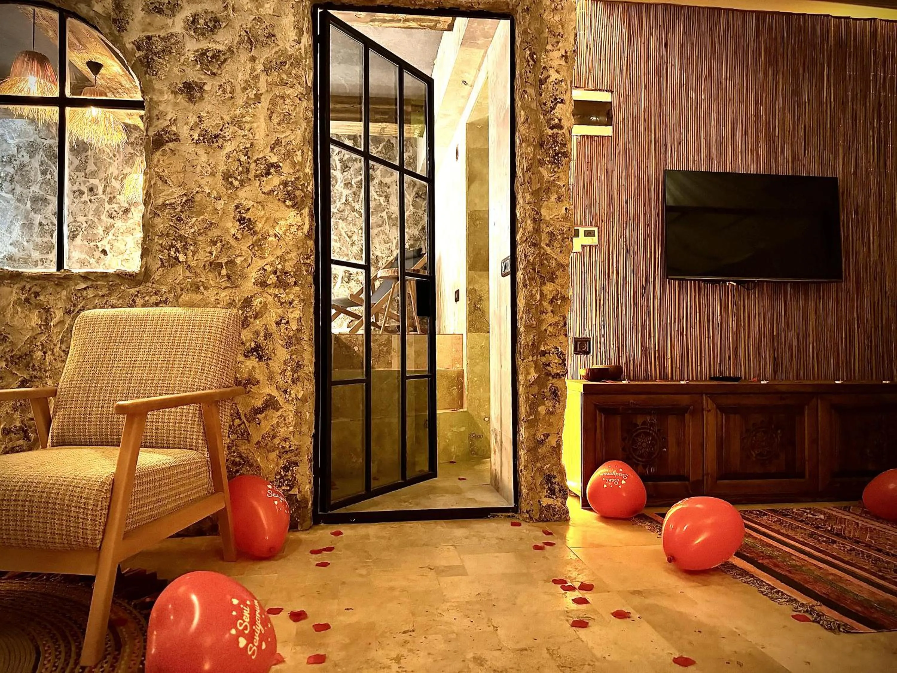 TV and multimedia in Louis Cappadocia