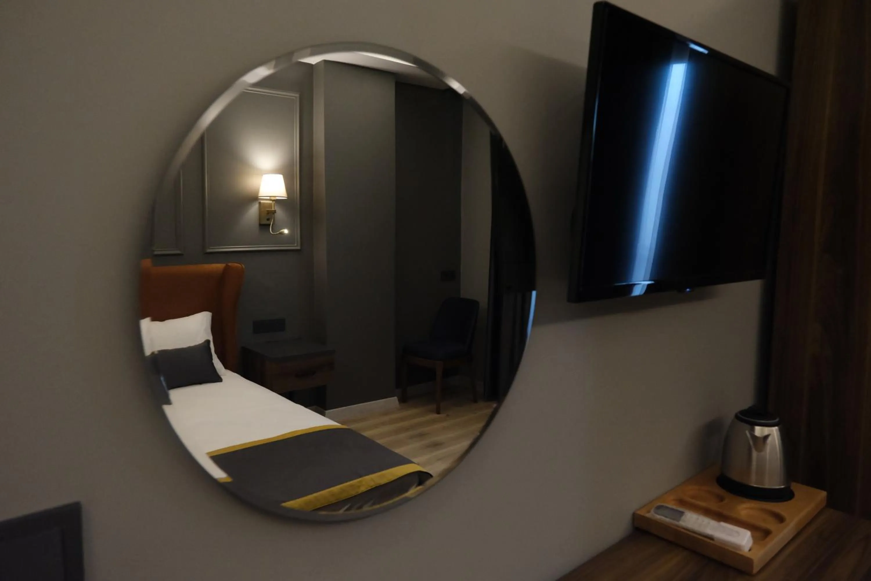 Communal lounge/ TV room, Bed in The Pearl Airport Hotel