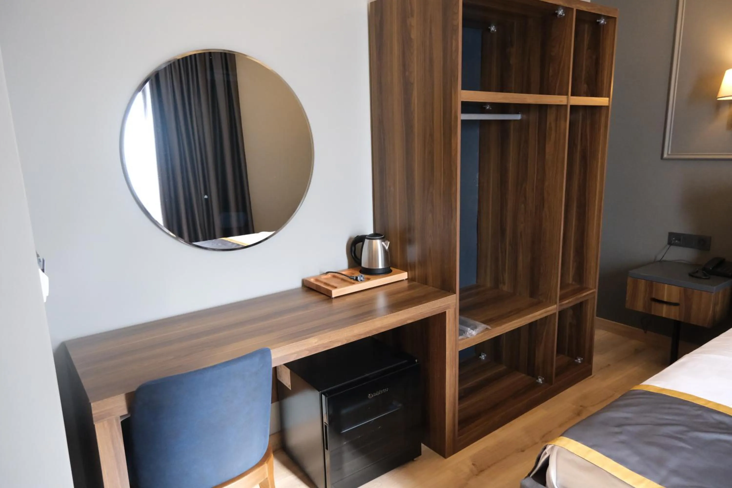 Coffee/tea facilities, Bed in The Pearl Airport Hotel