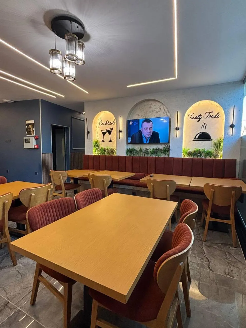 Restaurant/places to eat in The Pearl Airport Hotel