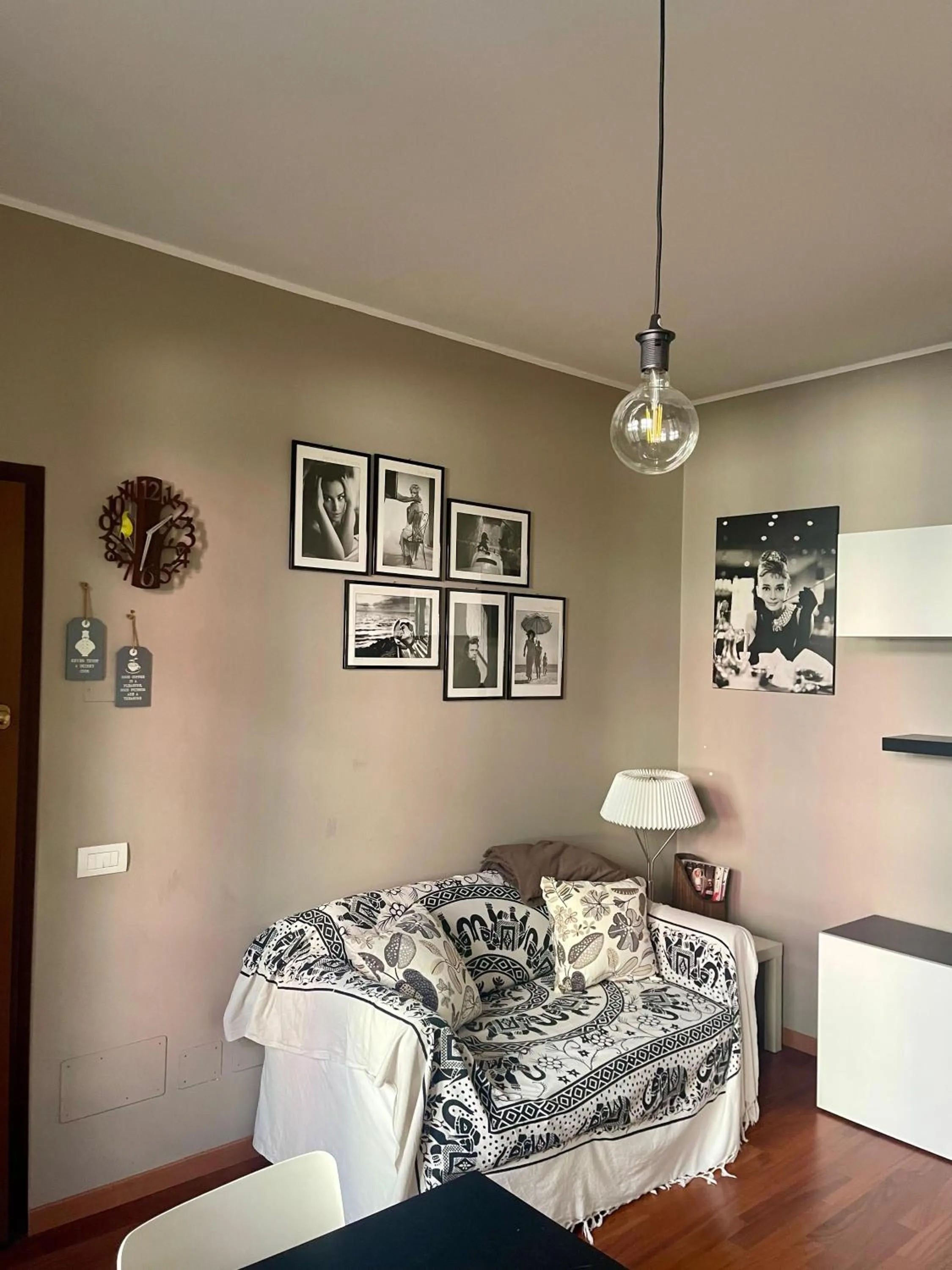 Living room, Bed in Easy Milano - Rooms and Apartments Navigli