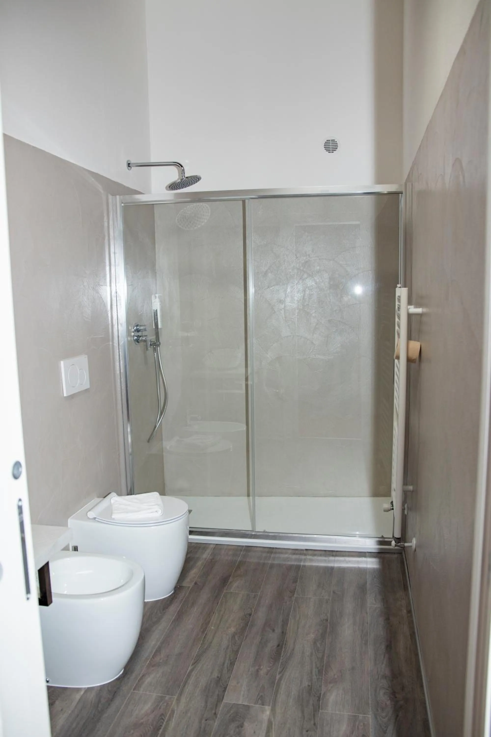 Bathroom in Easy Milano - Rooms and Apartments Navigli