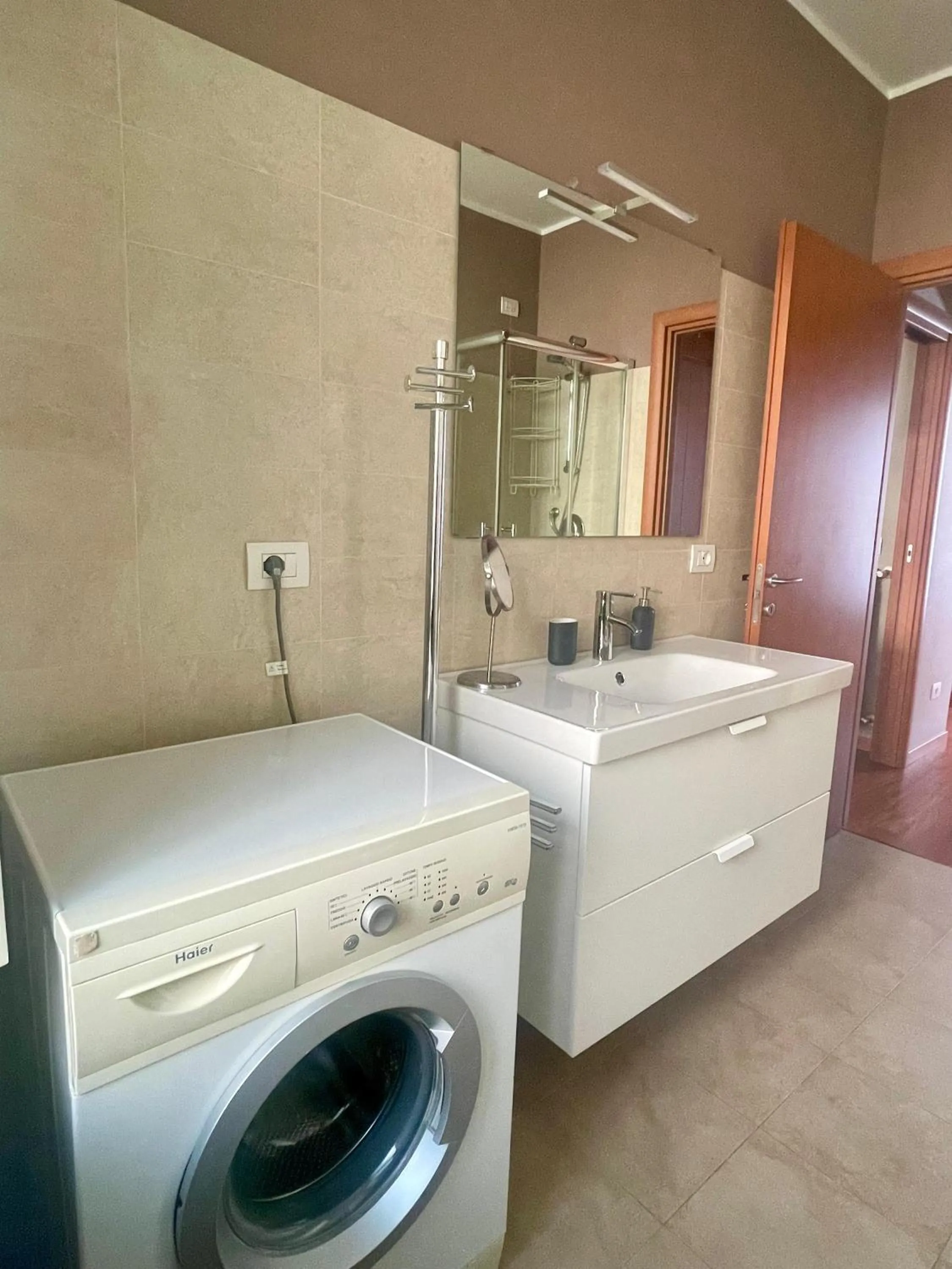 Bathroom in Easy Milano - Rooms and Apartments Navigli