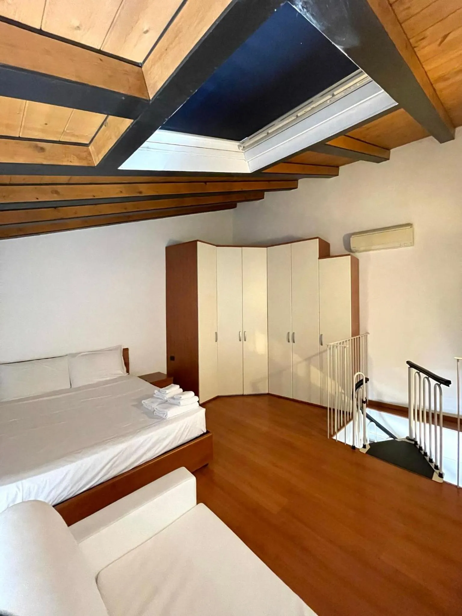 Bed in Easy Milano - Rooms and Apartments Navigli
