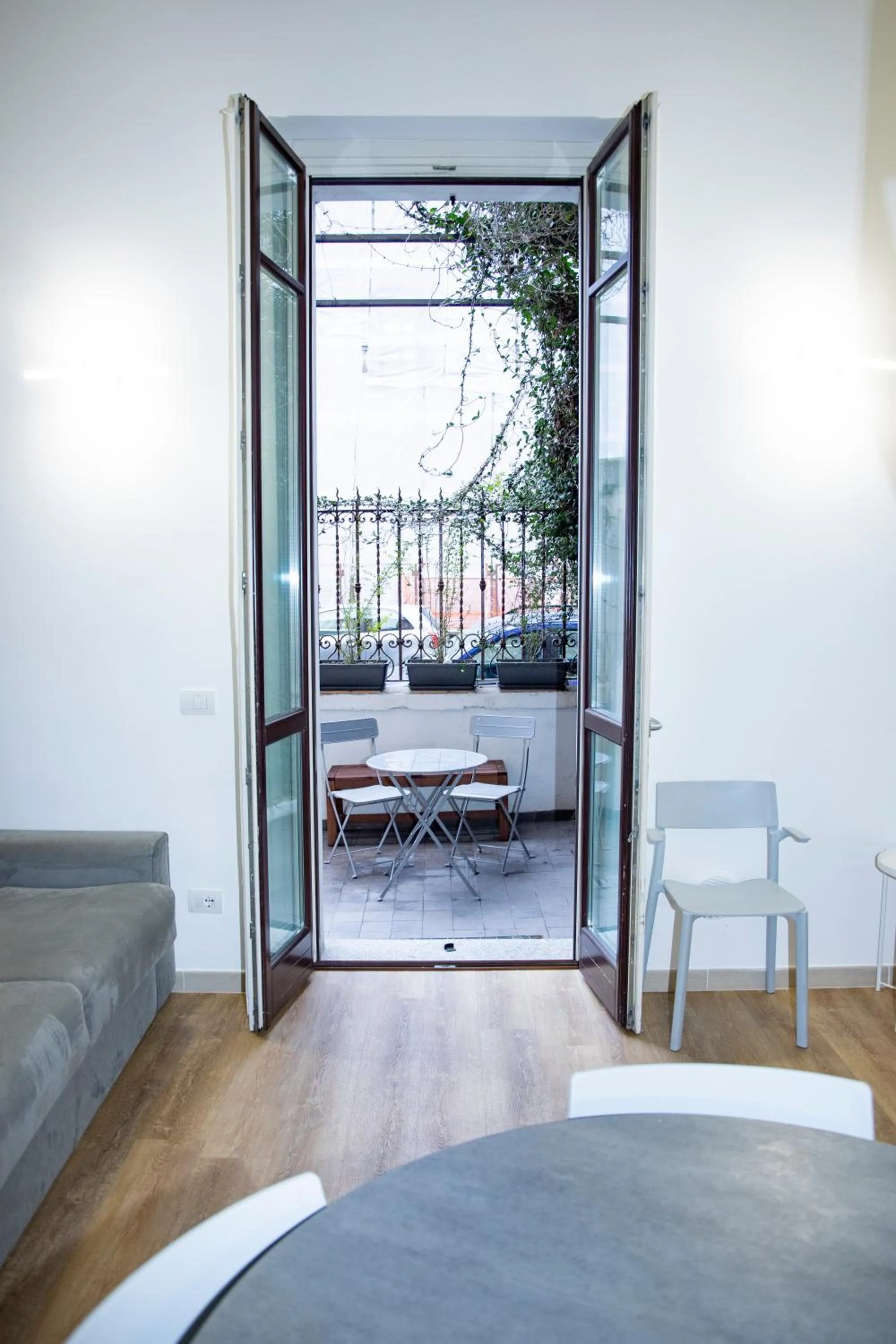 Balcony/Terrace, Bed in Easy Milano - Rooms and Apartments Navigli