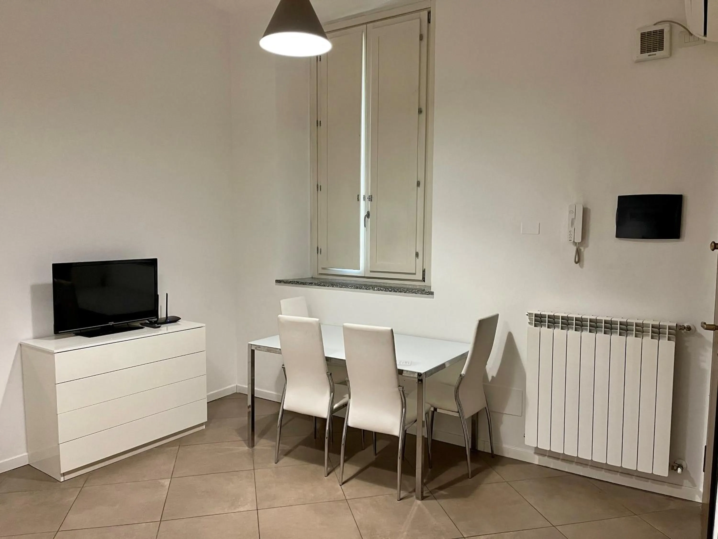 Dining area in Easy Milano - Rooms and Apartments Navigli