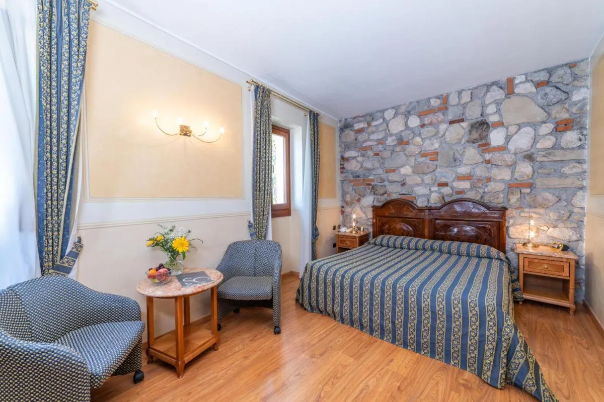 Classic Triple Room in AHG Golf Hotel Porta Del Sole