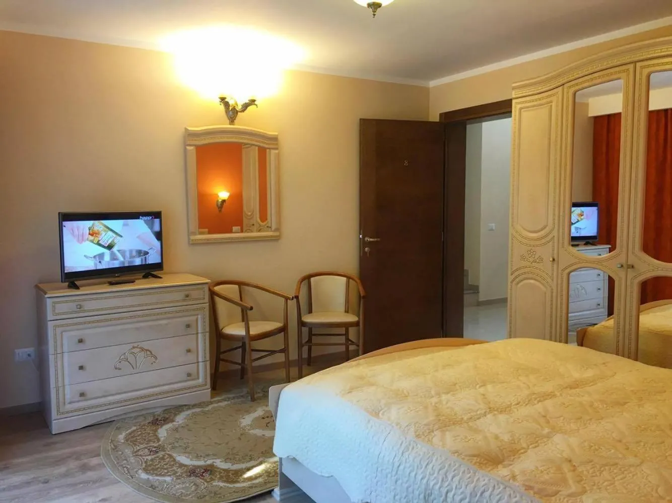 Bed in Pensiunea Eladi
