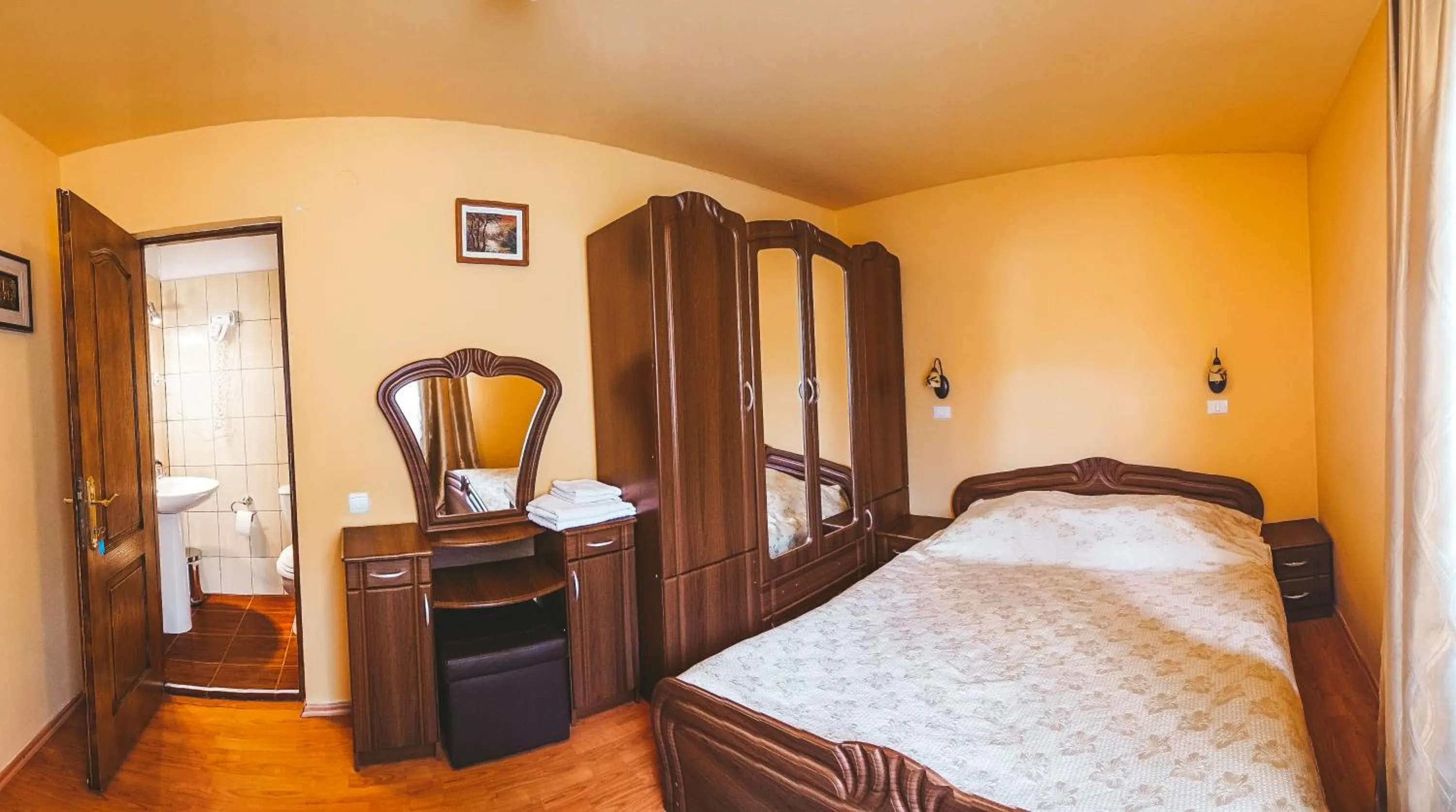 Bed in Pensiunea Eladi