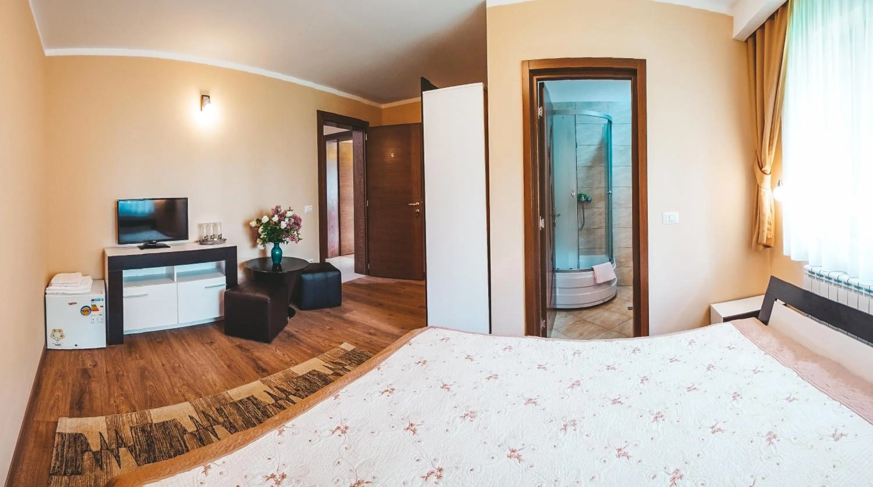 Bed in Pensiunea Eladi